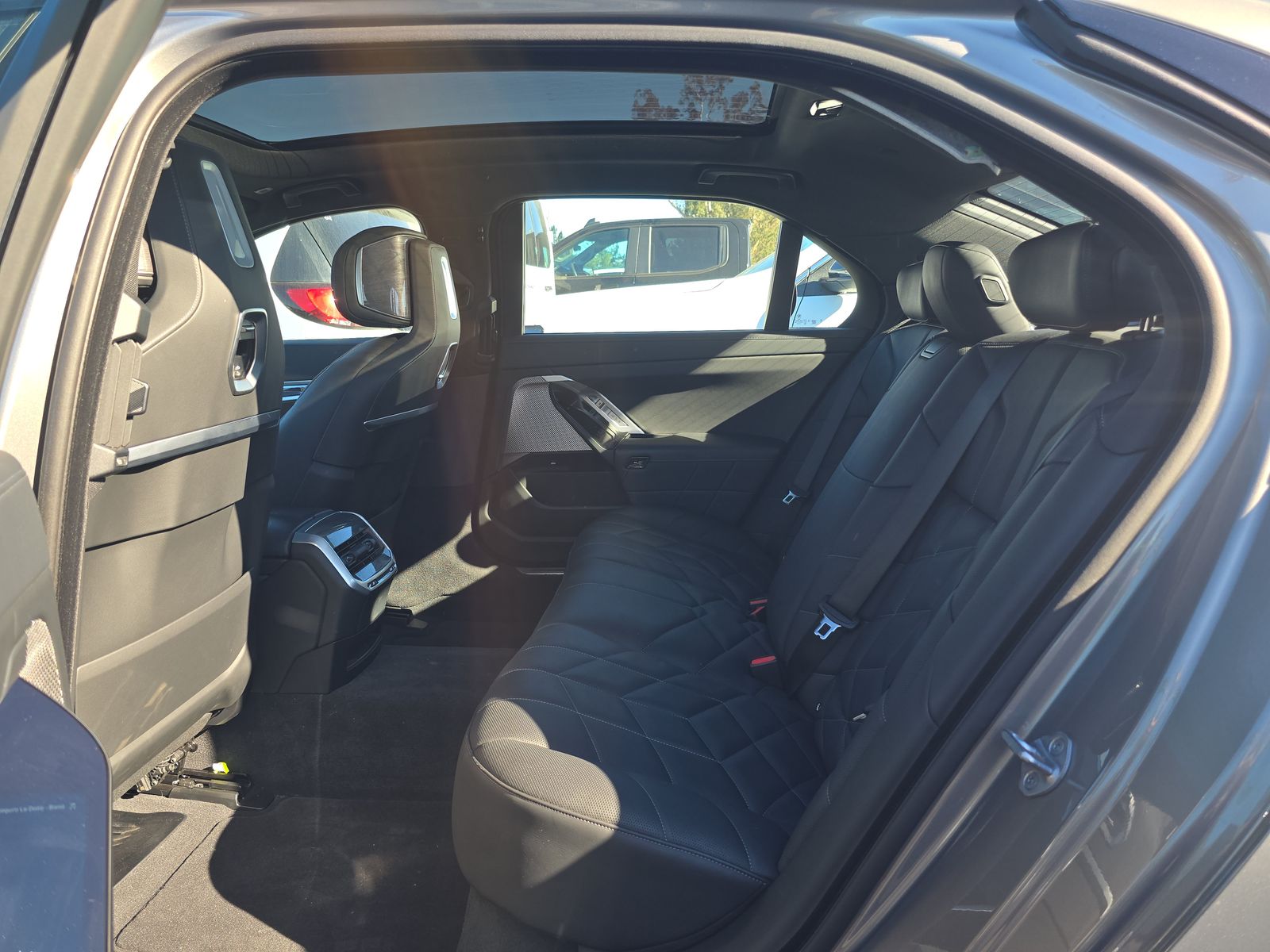 2025 BMW 7 Series 740i RWD