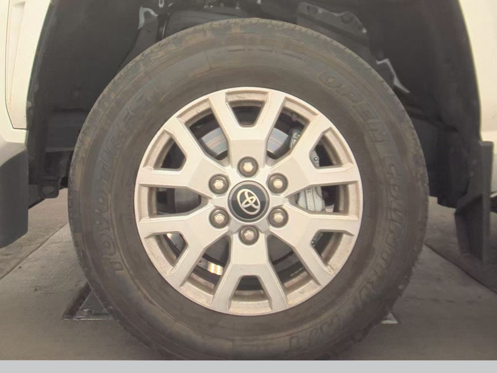 2024 Toyota Tacoma SR5 AWD