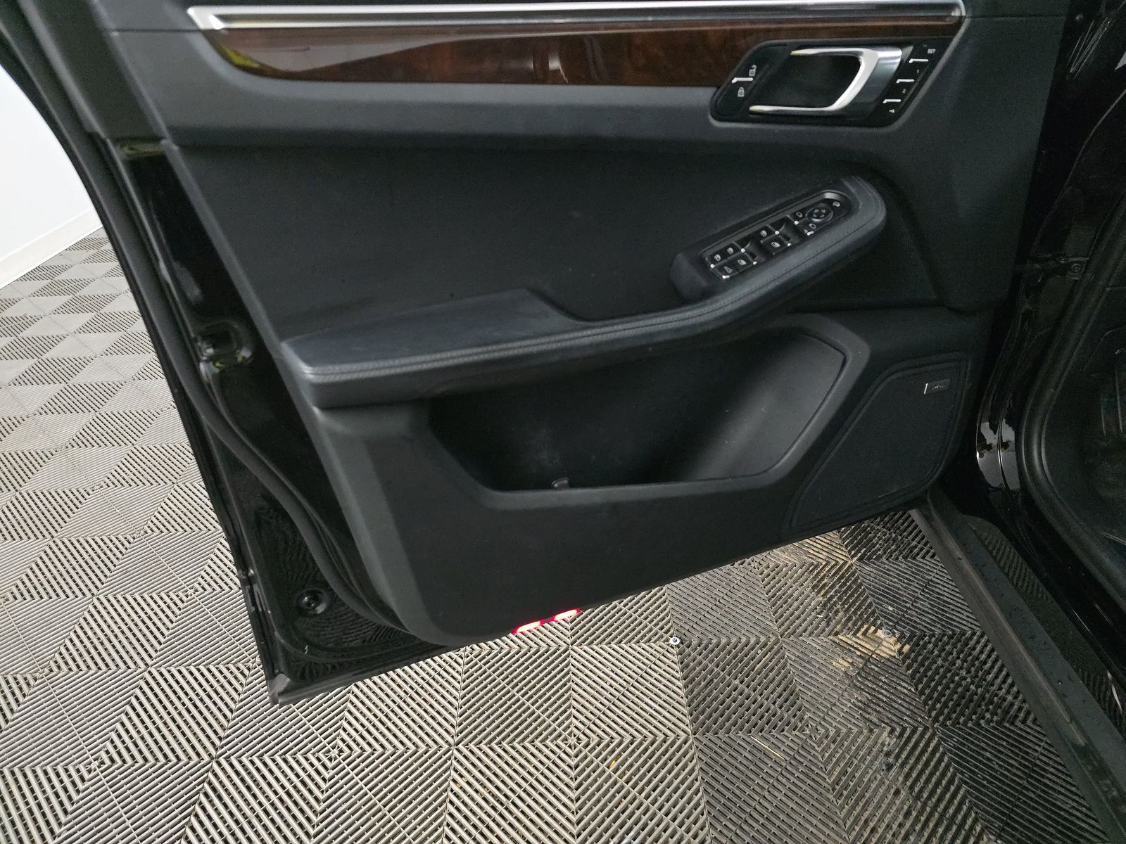 2023 Porsche Macan Base AWD