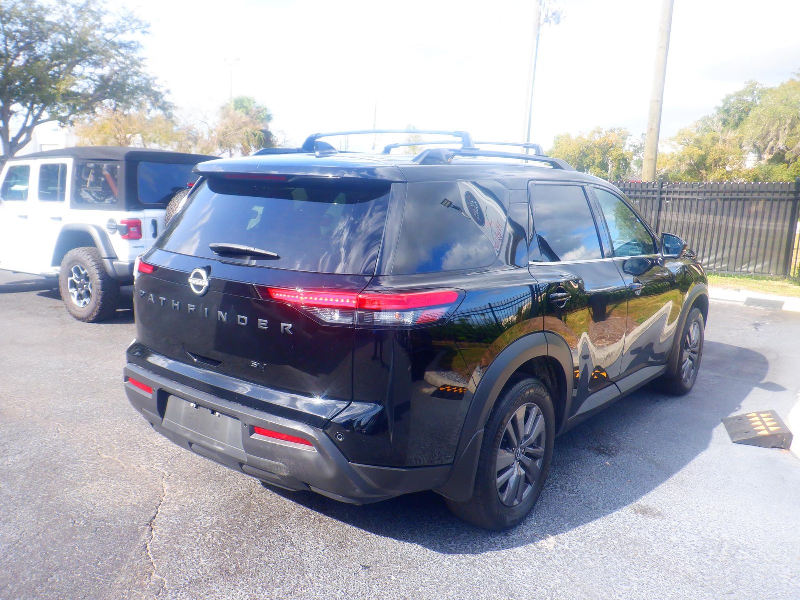 2024 Nissan Pathfinder SV FWD