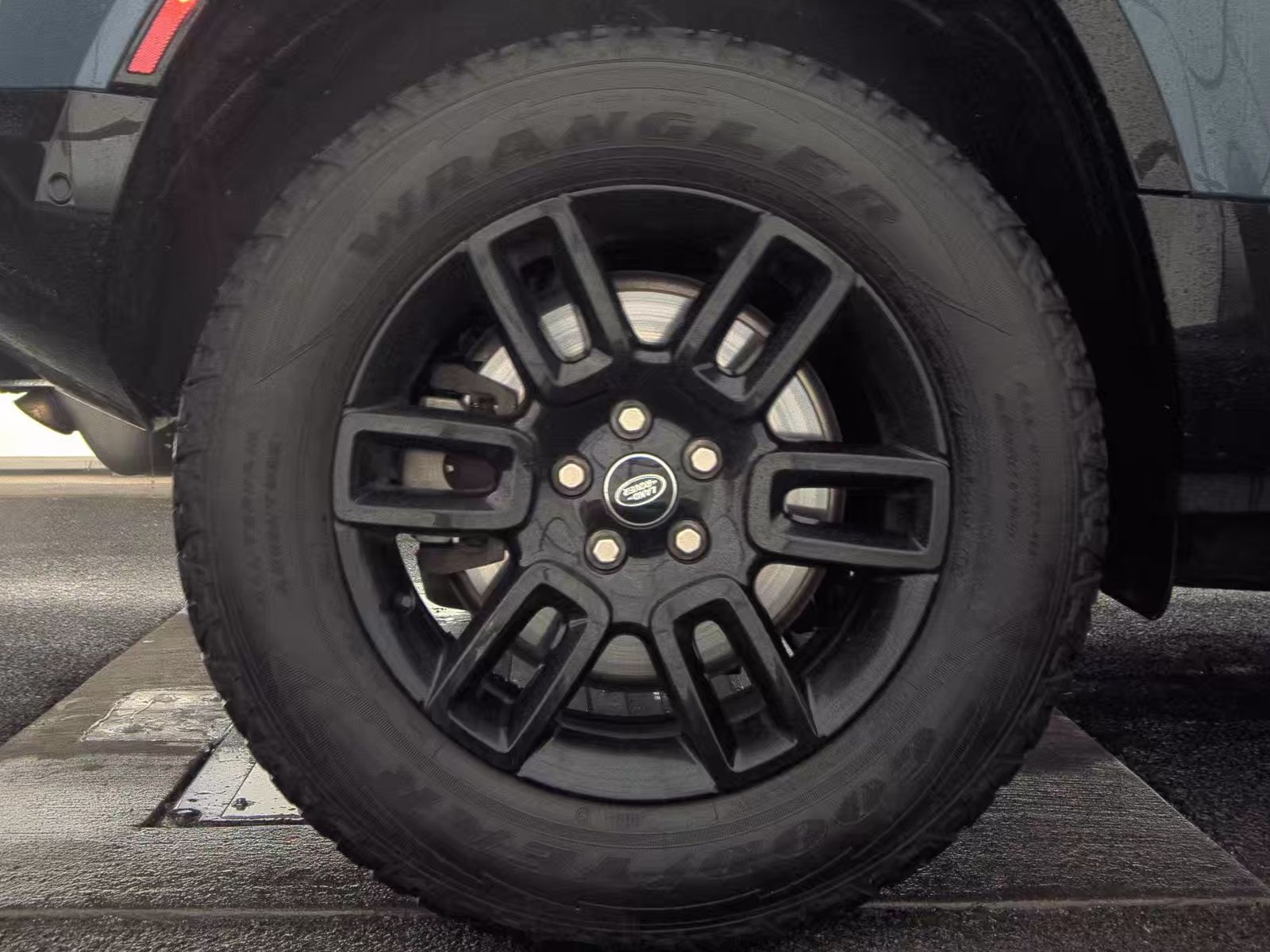 2022 Land Rover Defender 110 X-Dynamic HSE AWD