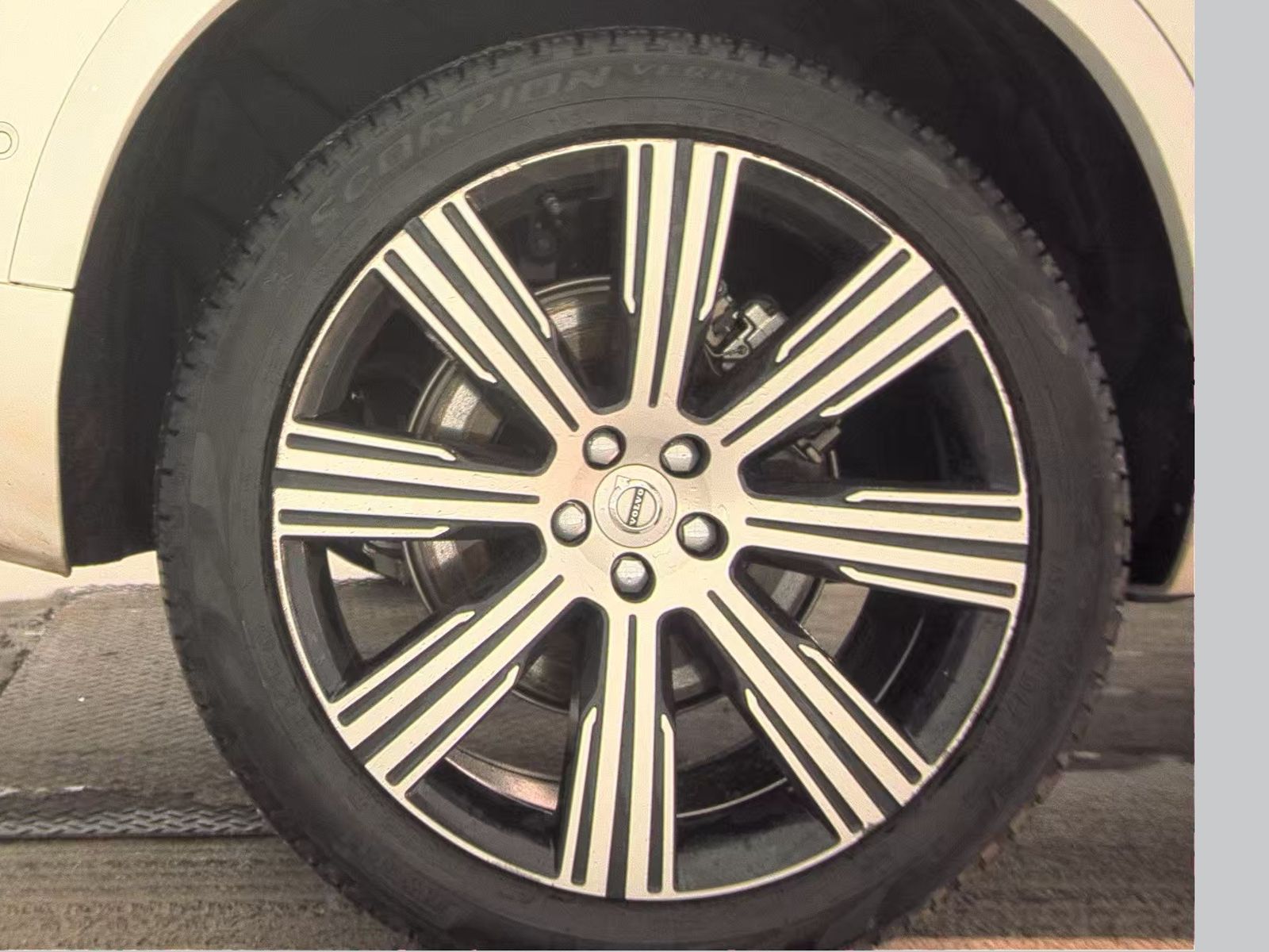 2024 Volvo XC90 Recharge T8 Plus AWD