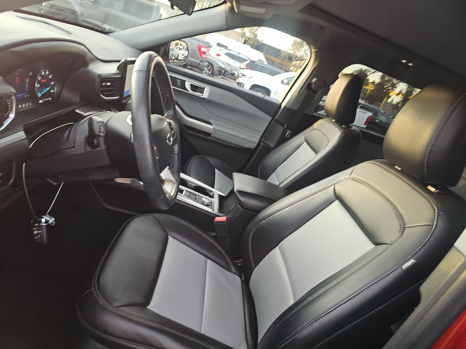 2023 Ford Explorer XLT AWD