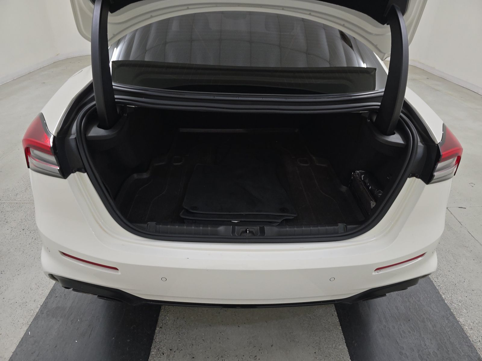 2022 Maserati Ghibli Modena RWD