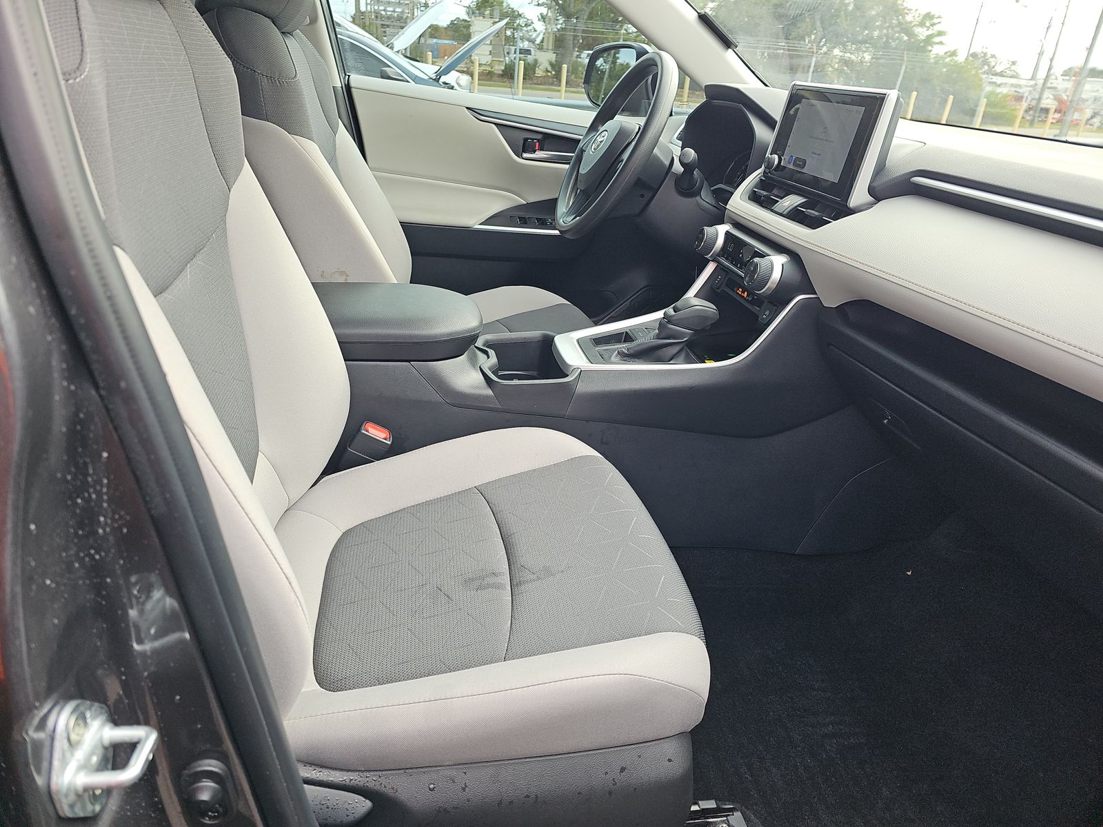 2024 Toyota RAV4 XLE FWD