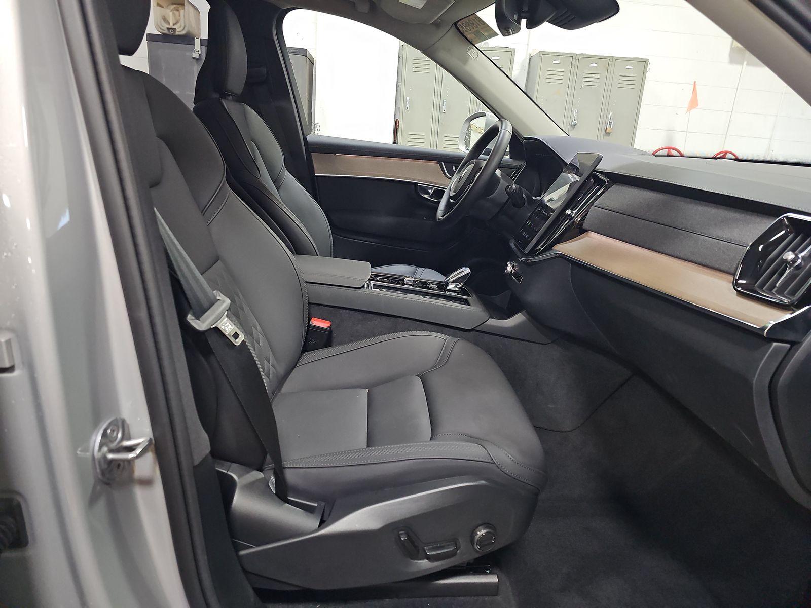 2025 Volvo XC90 B6 Plus AWD