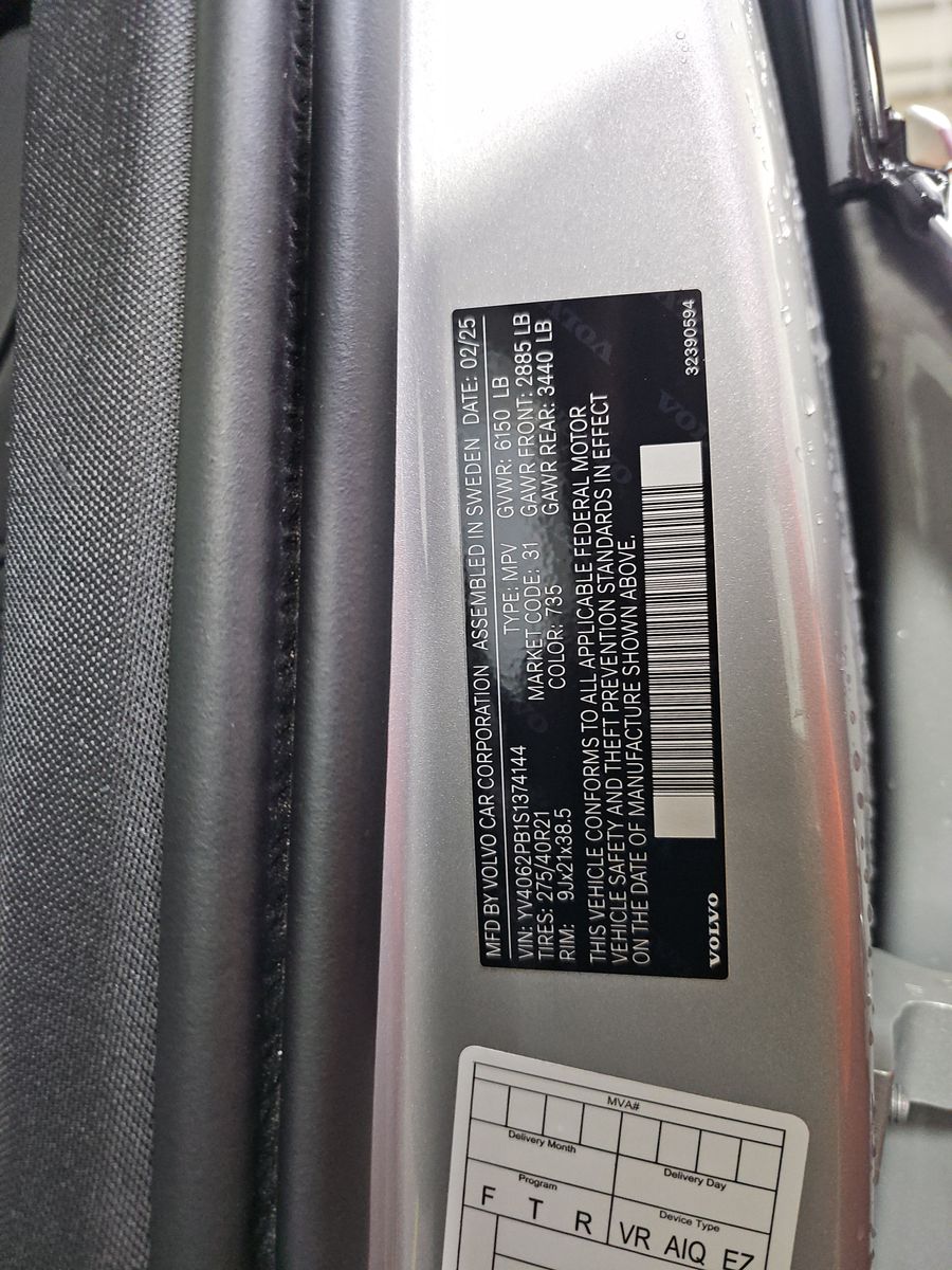 2025 Volvo XC90 B6 Plus AWD