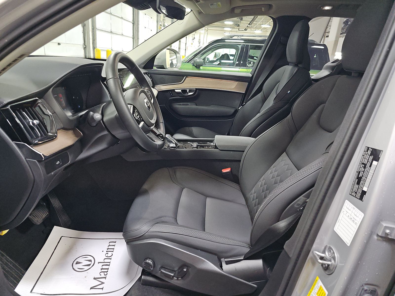 2025 Volvo XC90 B6 Plus AWD