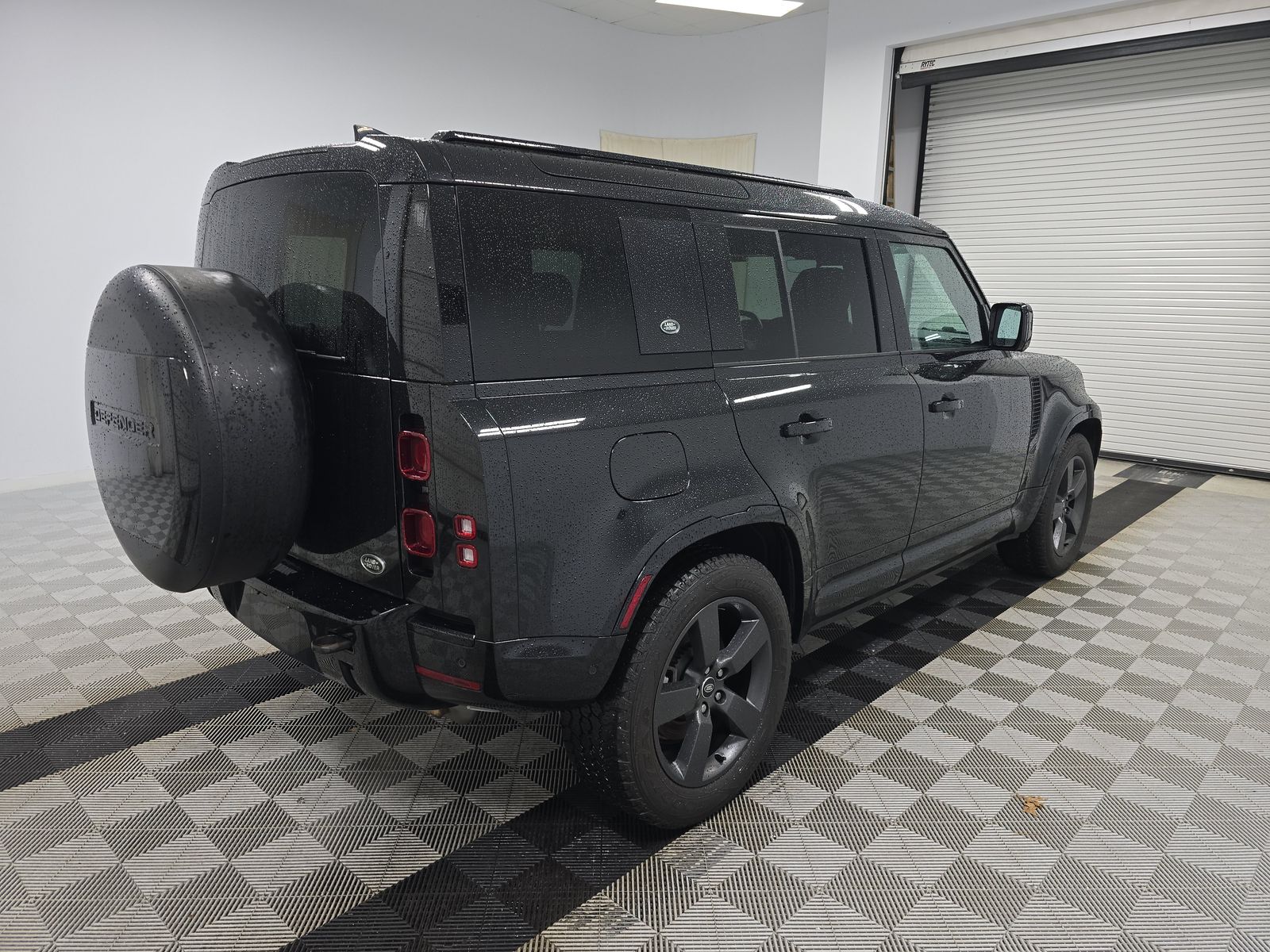 2023 Land Rover Defender 110 X-Dynamic SE AWD