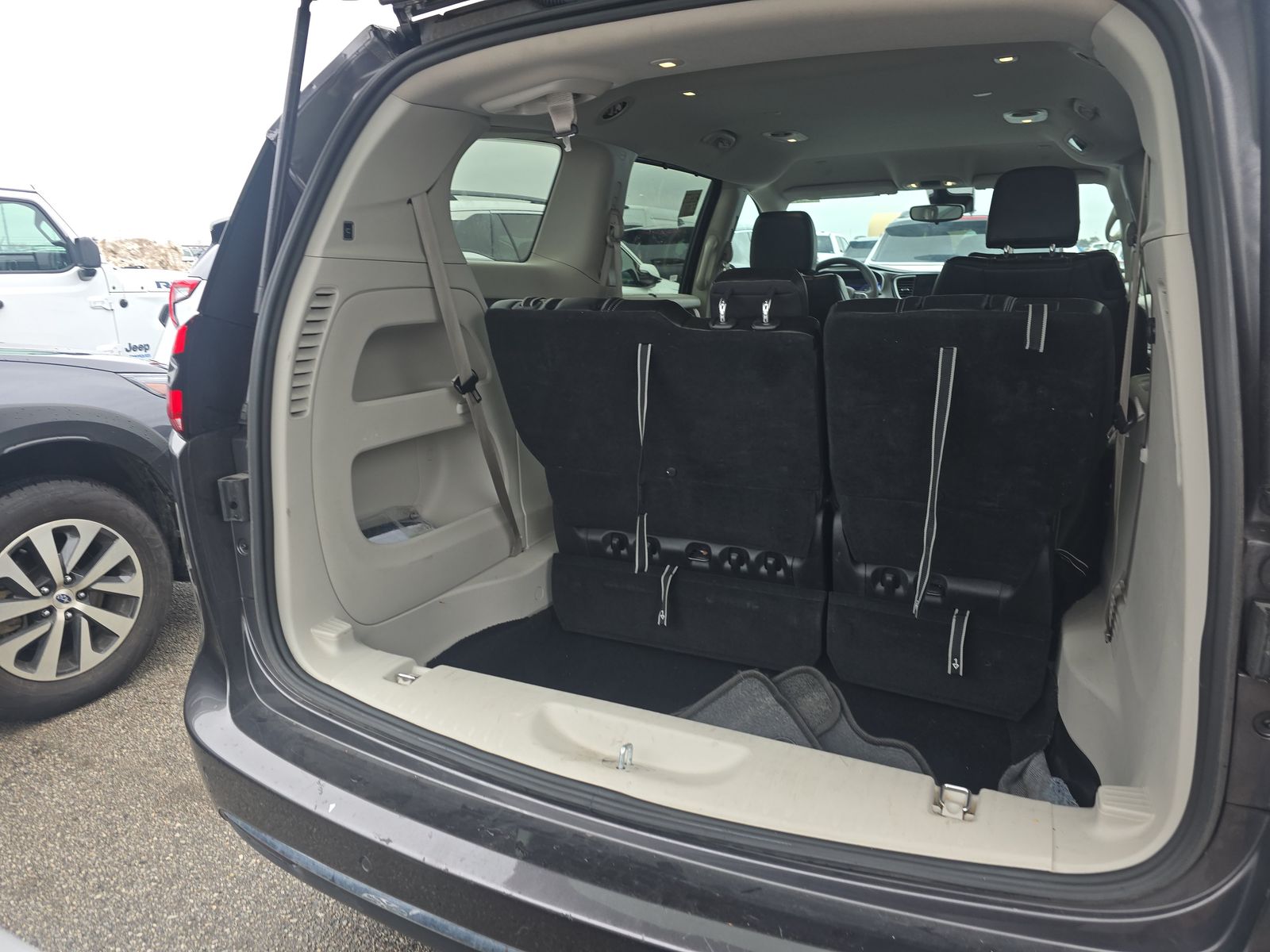 2023 Chrysler Pacifica Touring L FWD