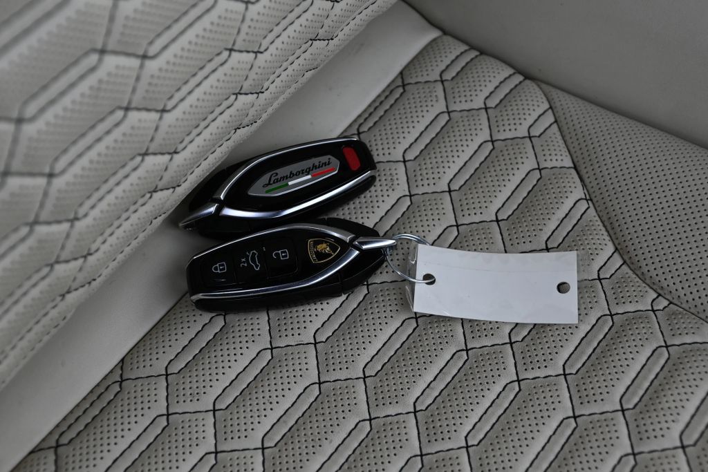 2022 Lamborghini Urus Base AWD