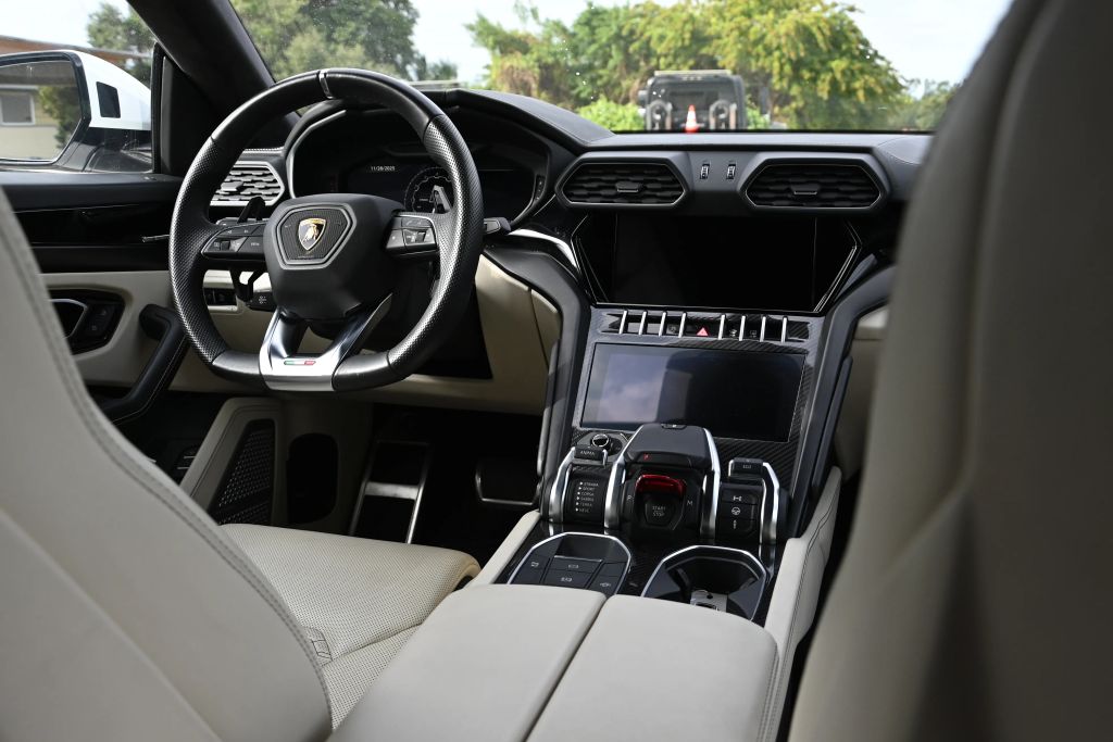 2022 Lamborghini Urus Base AWD