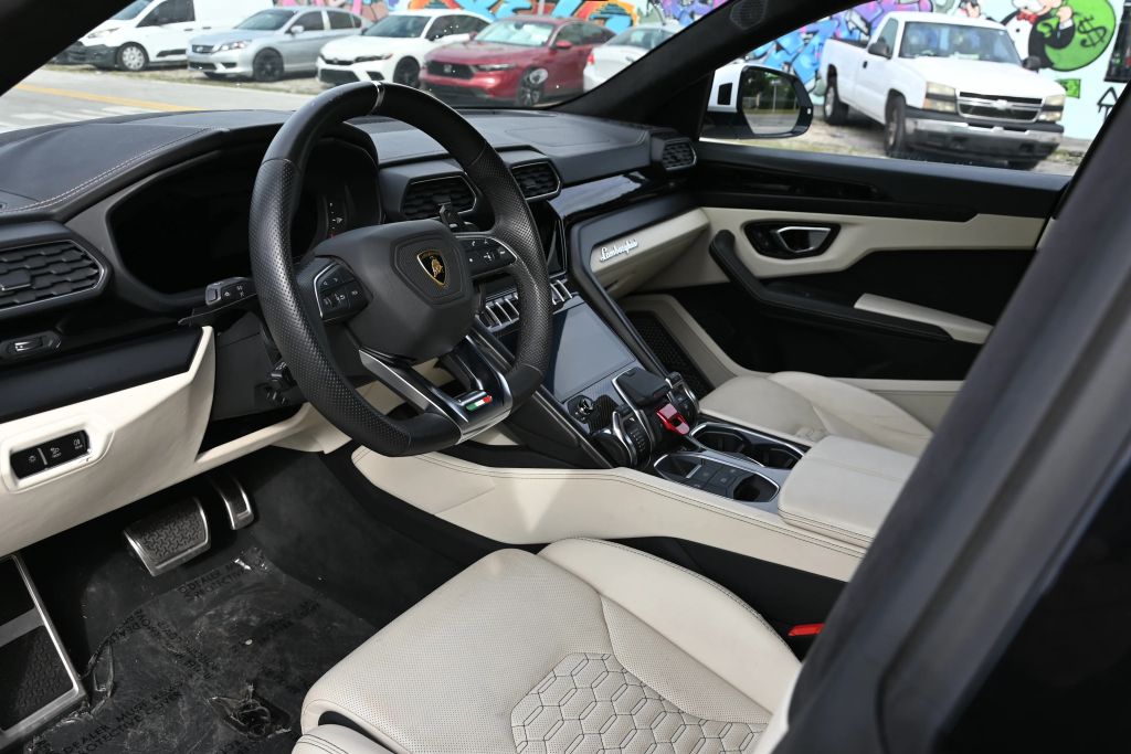 2022 Lamborghini Urus Base AWD