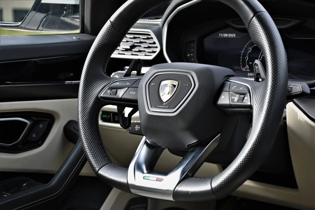 2022 Lamborghini Urus Base AWD