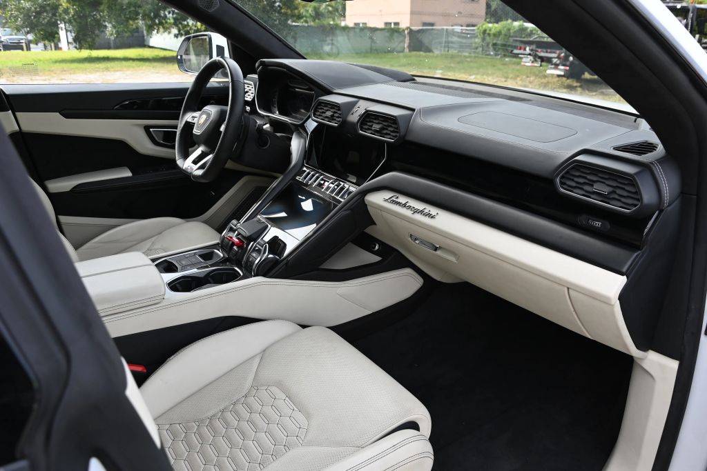 2022 Lamborghini Urus Base AWD