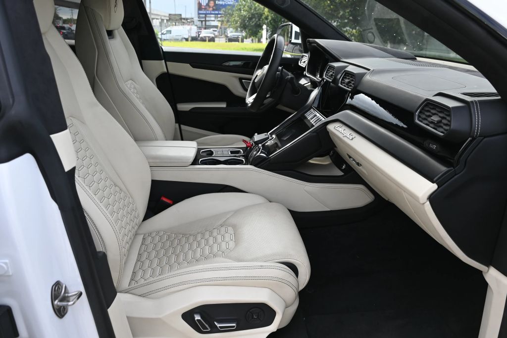 2022 Lamborghini Urus Base AWD