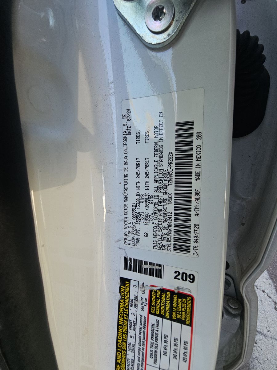 2024 Toyota Tacoma SR5 AWD