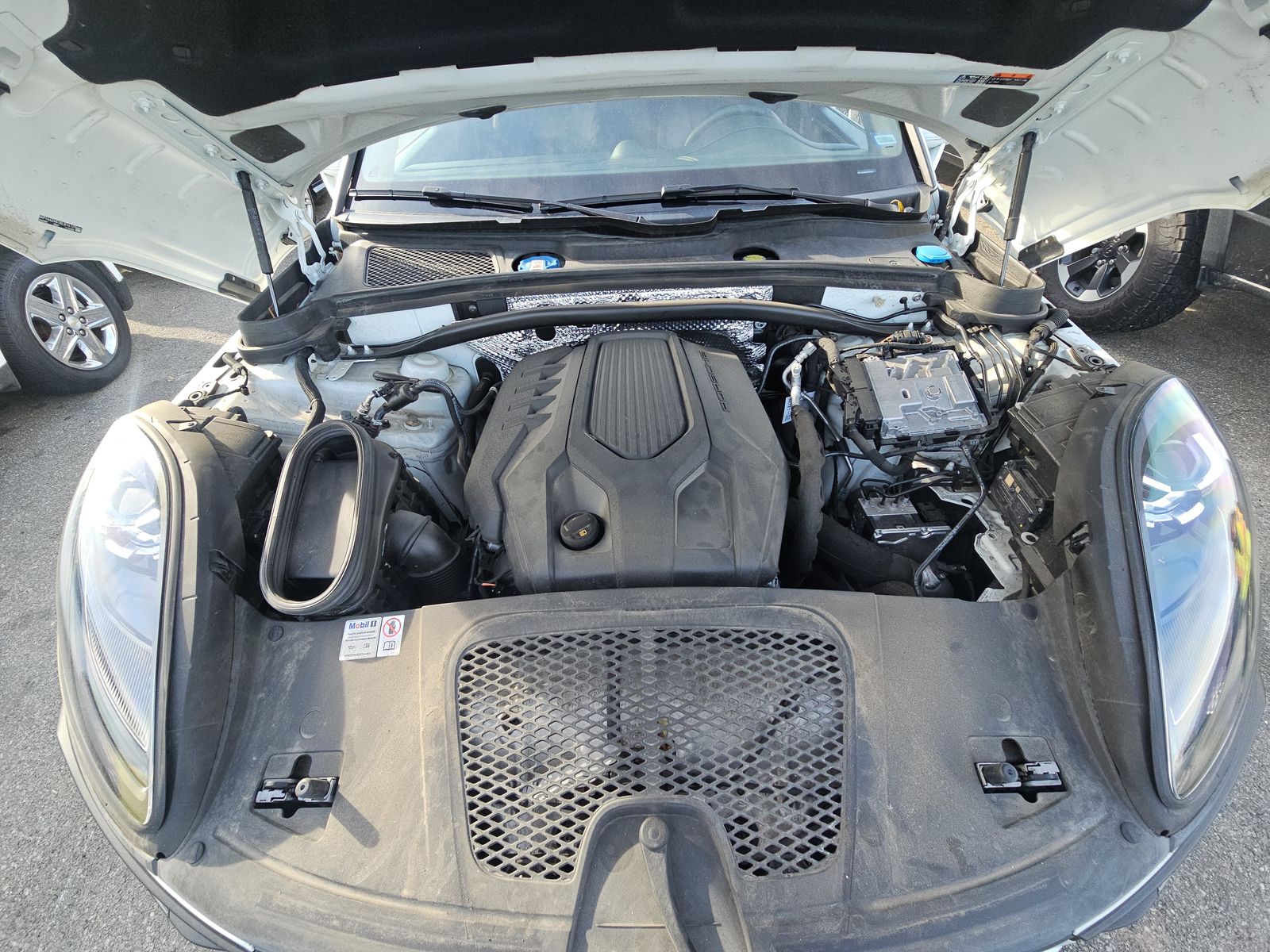 2024 Porsche Macan Base AWD