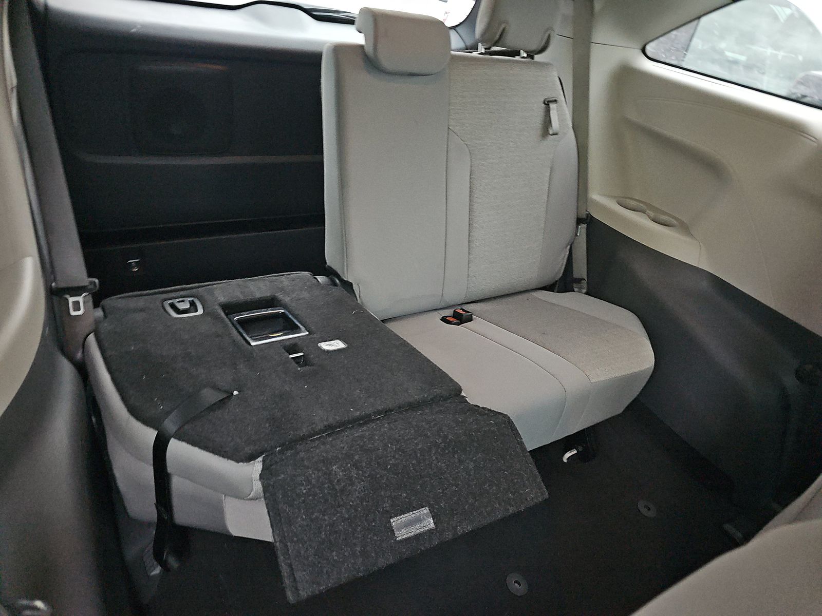 2024 Toyota Sienna LE FWD