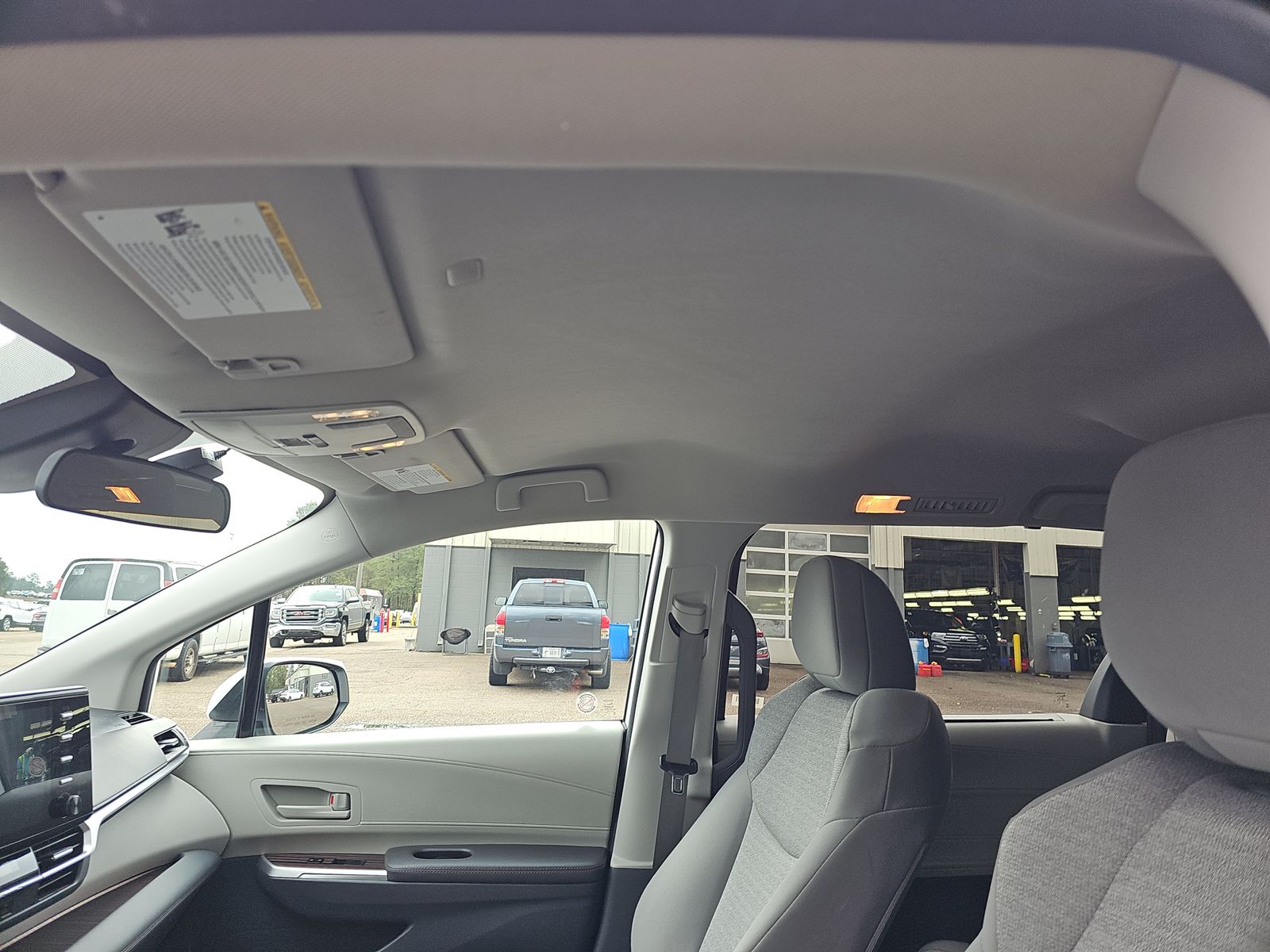 2024 Toyota Sienna LE FWD