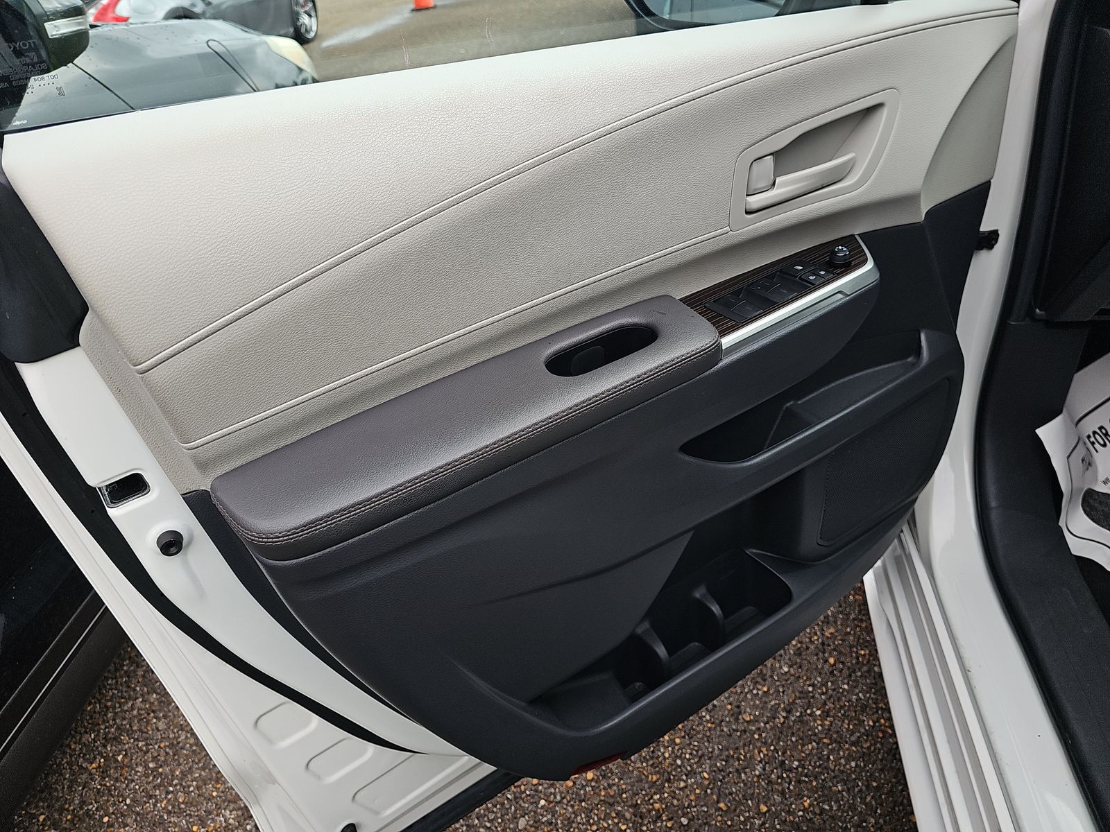 2024 Toyota Sienna LE FWD