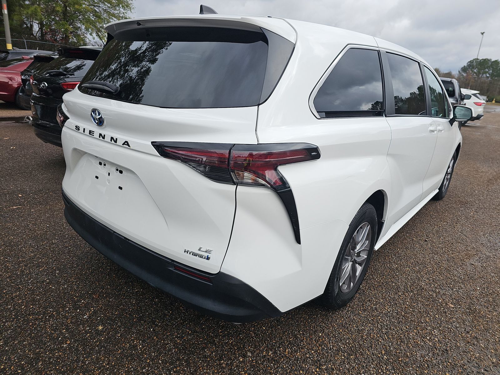 2024 Toyota Sienna LE FWD