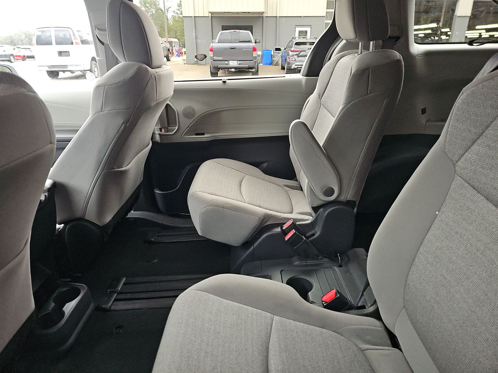 2024 Toyota Sienna LE FWD