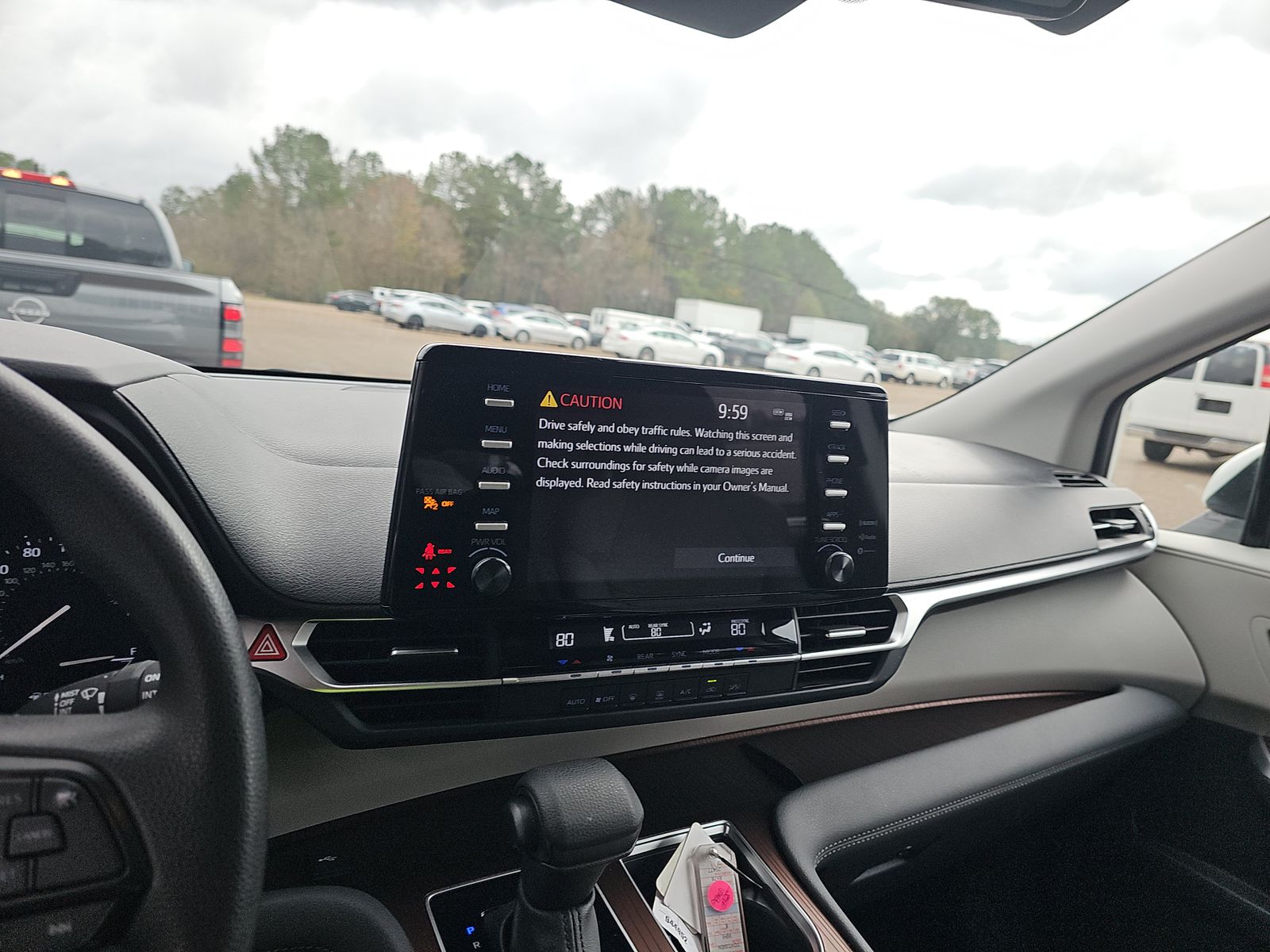 2024 Toyota Sienna LE FWD