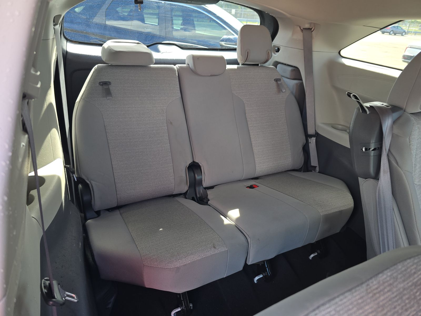 2024 Toyota Sienna LE FWD