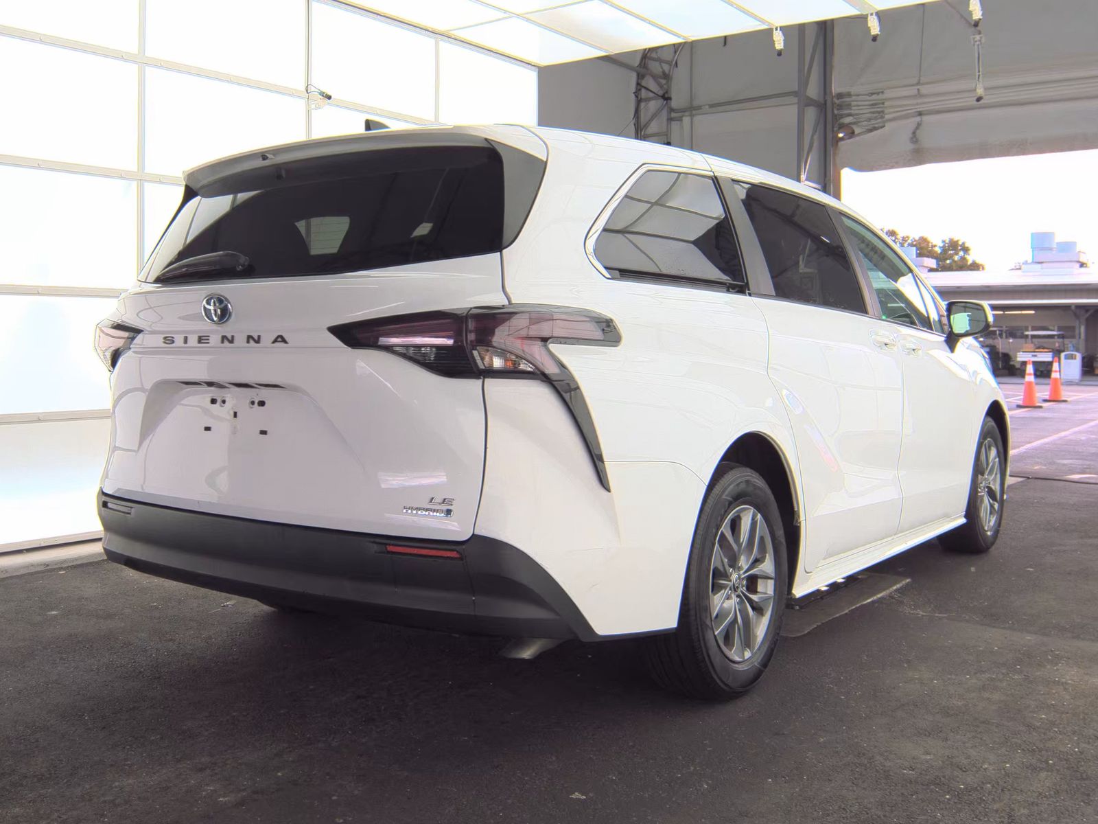 2024 Toyota Sienna LE FWD