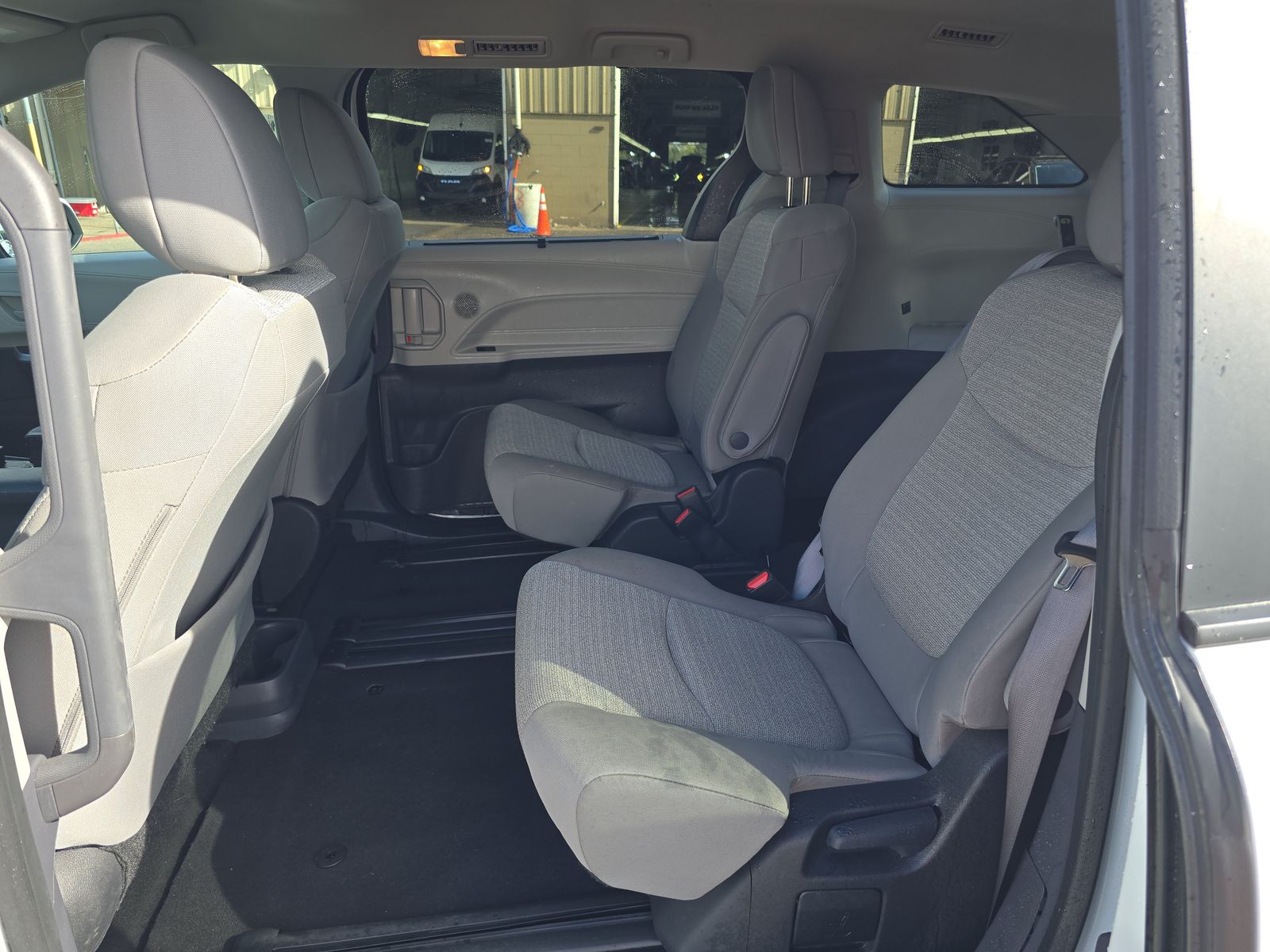 2024 Toyota Sienna LE FWD