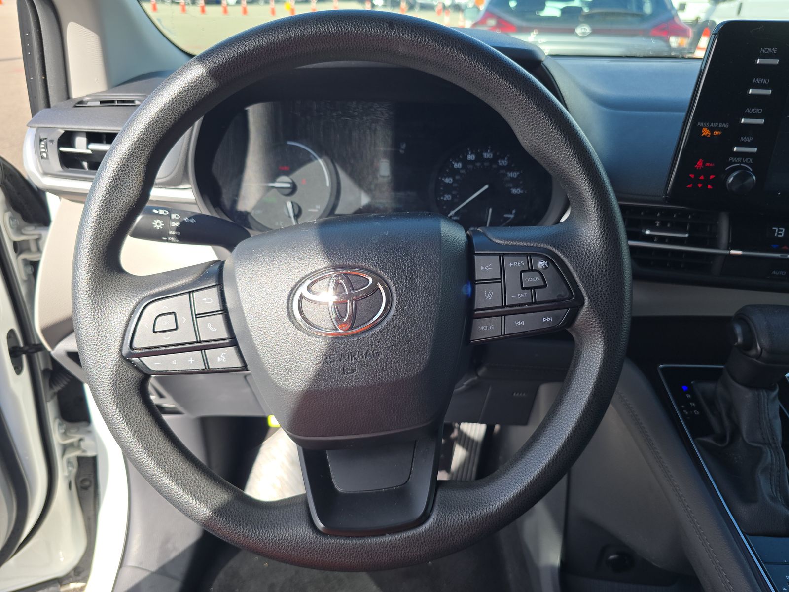 2024 Toyota Sienna LE FWD