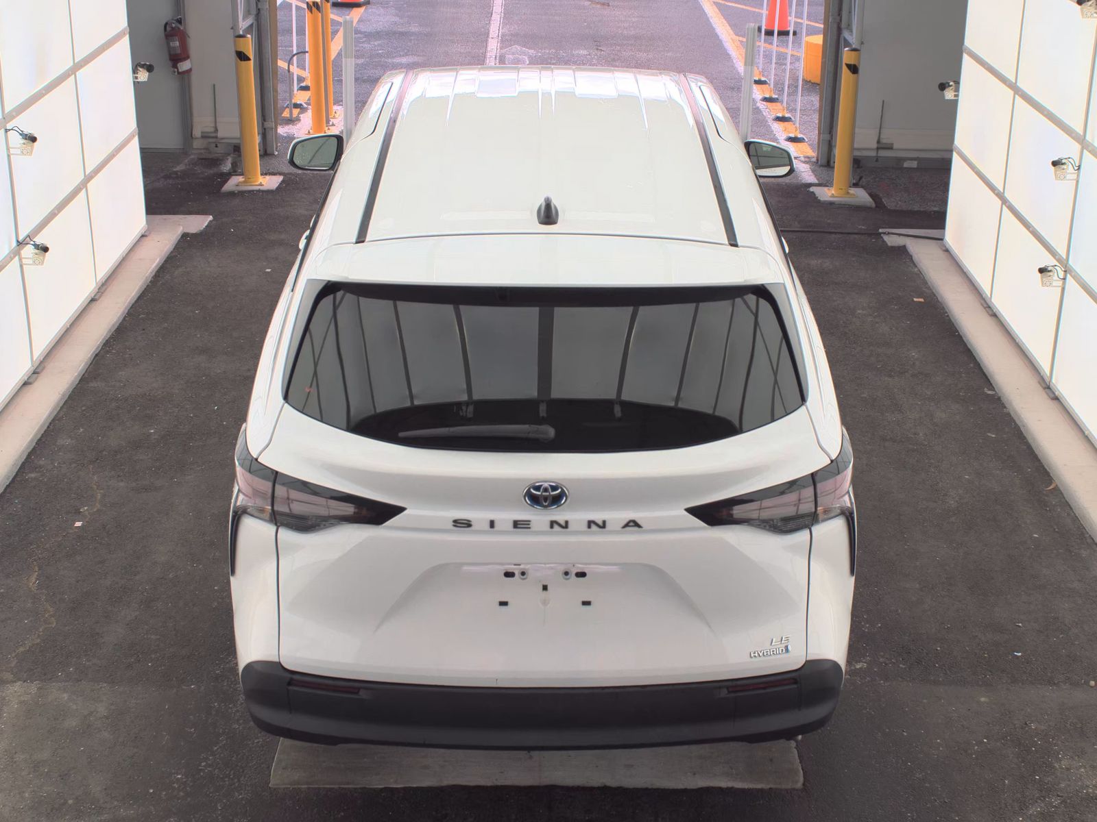 2024 Toyota Sienna LE FWD