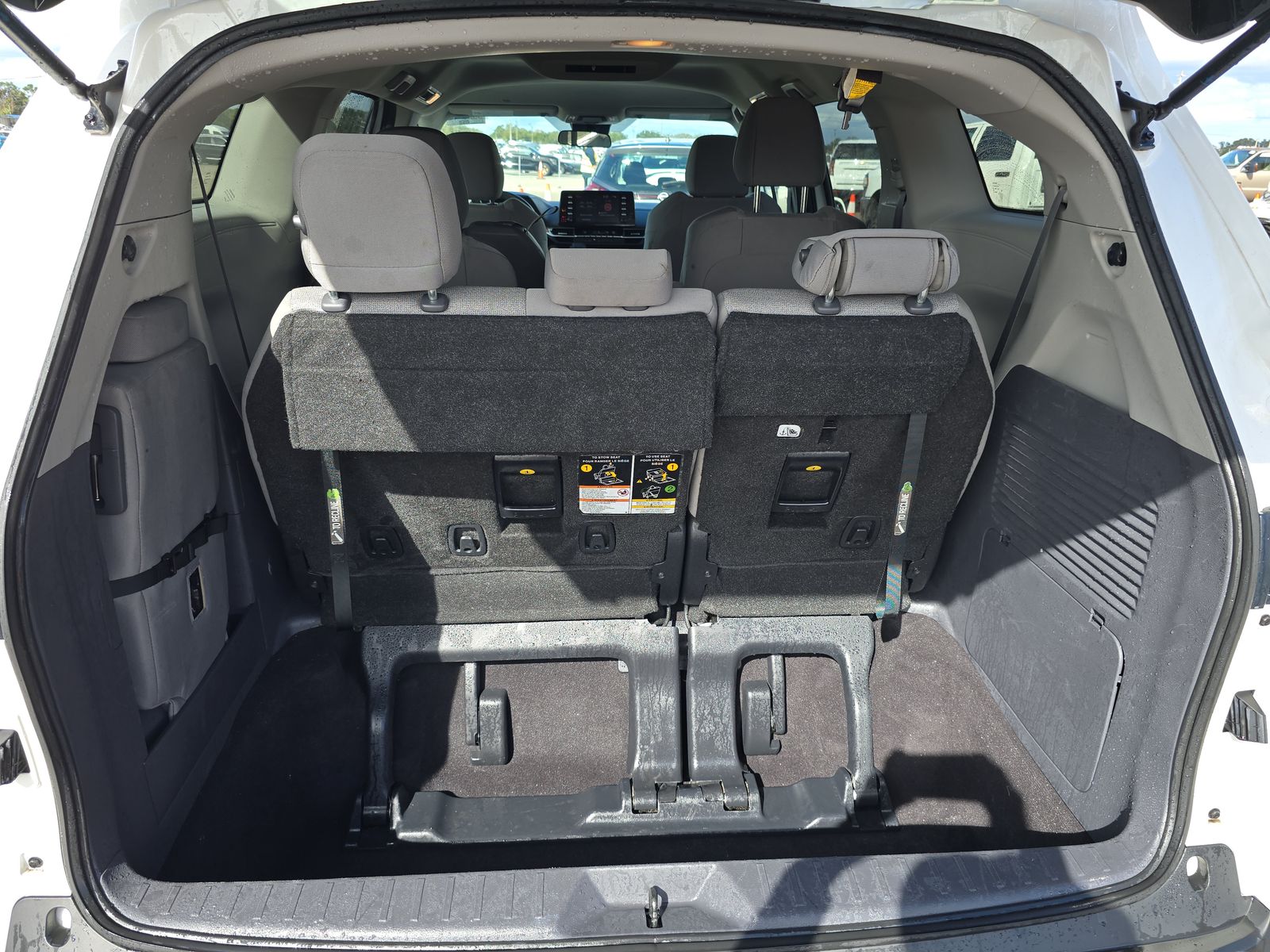 2024 Toyota Sienna LE FWD