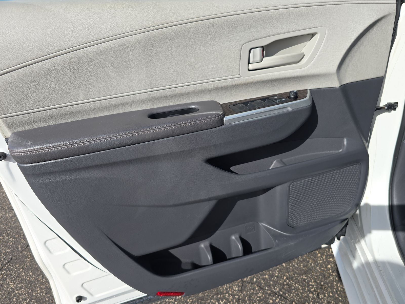 2024 Toyota Sienna LE FWD