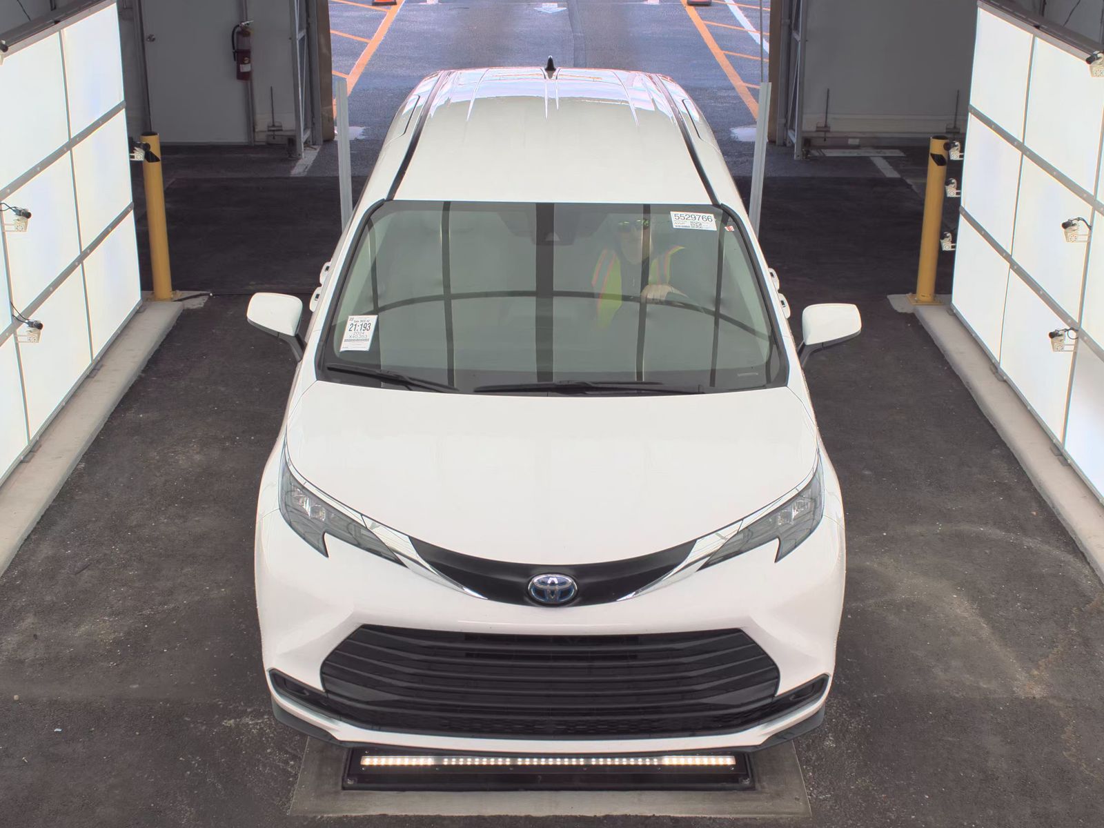 2024 Toyota Sienna LE FWD