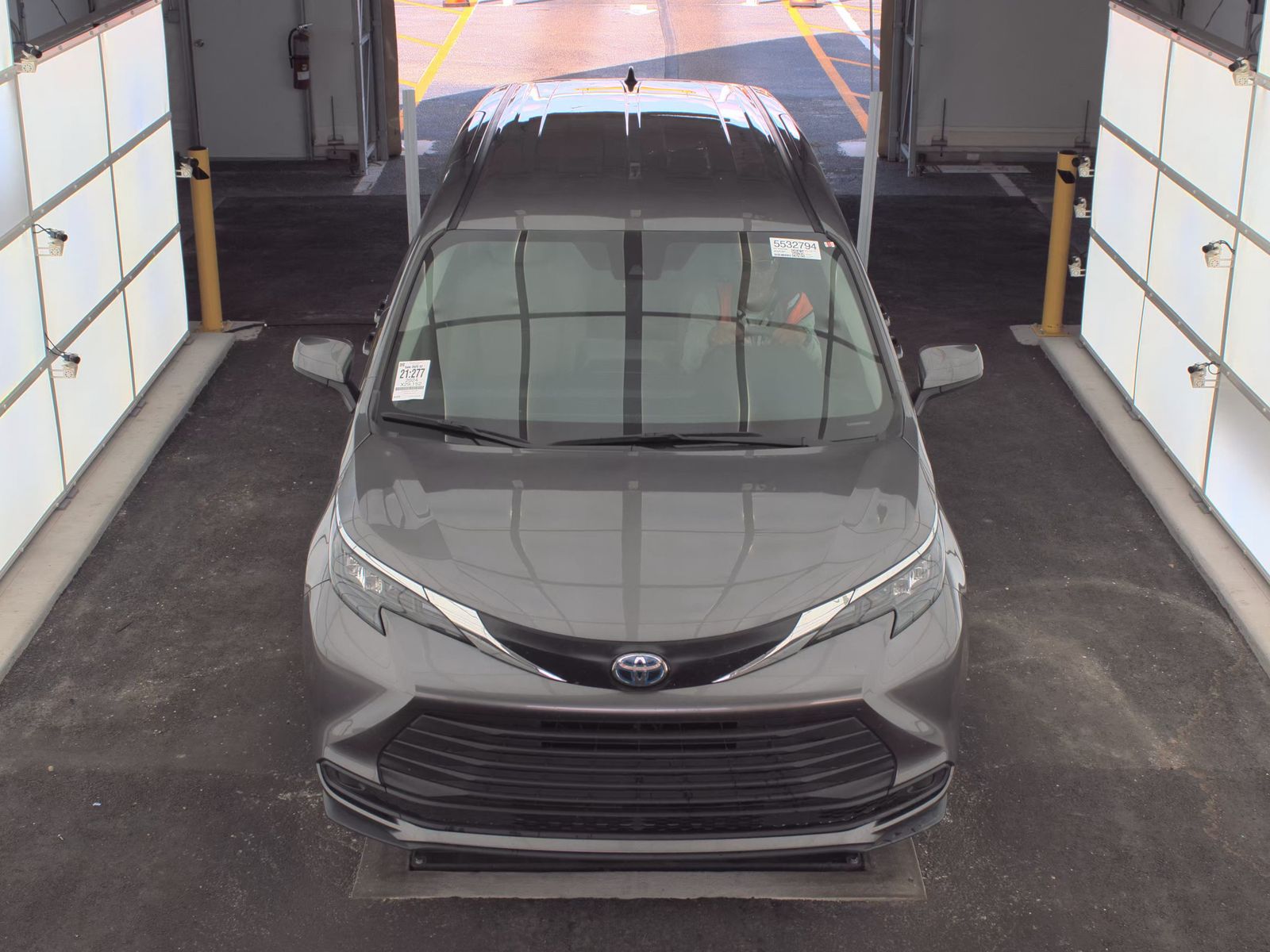 2024 Toyota Sienna LE FWD