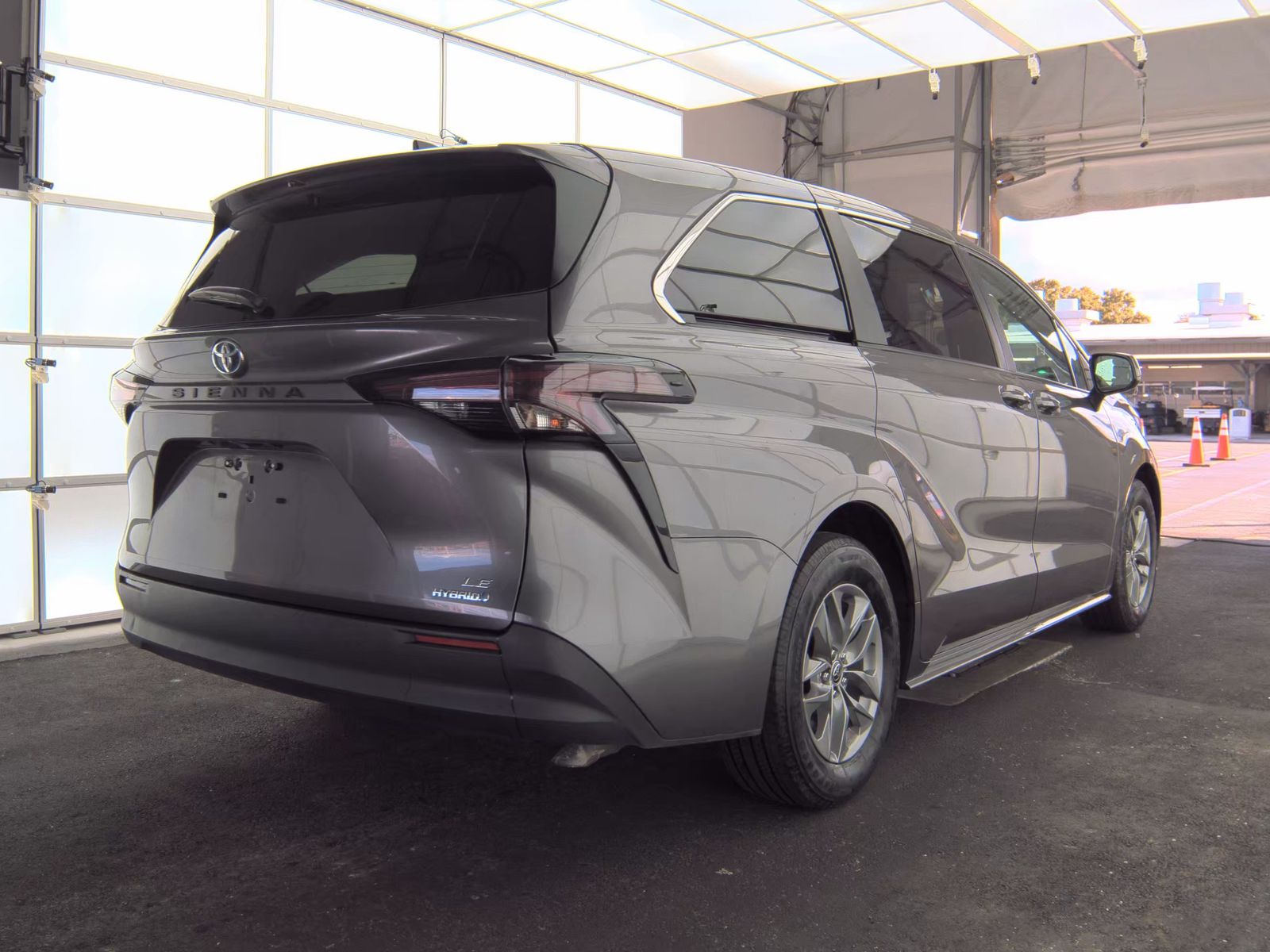 2024 Toyota Sienna LE FWD