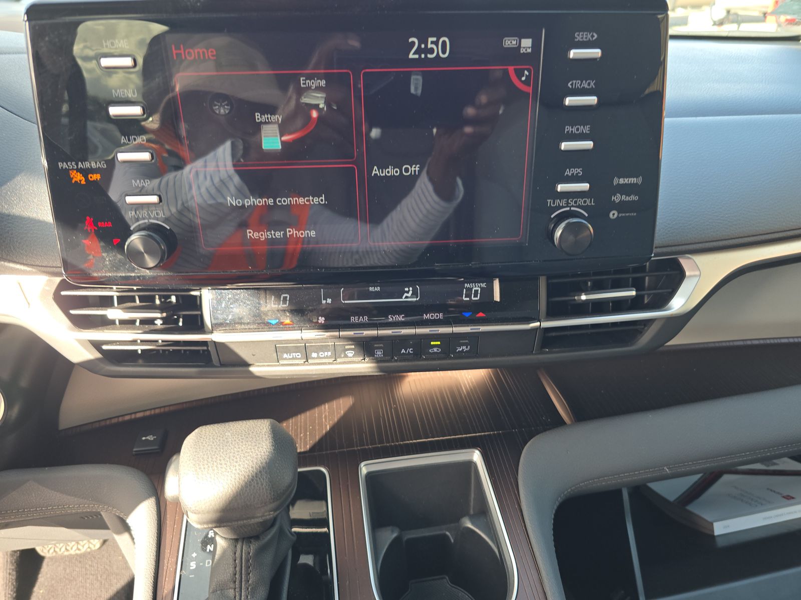 2024 Toyota Sienna LE FWD