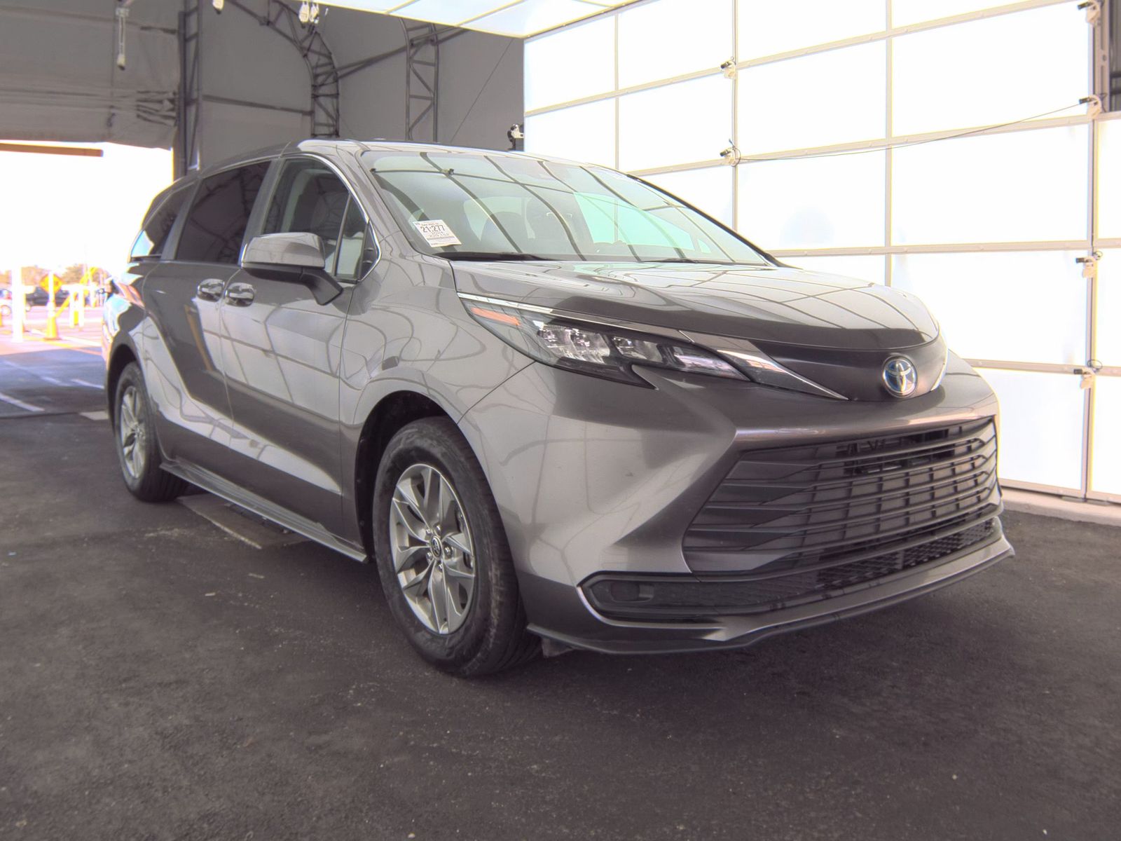 2024 Toyota Sienna LE FWD