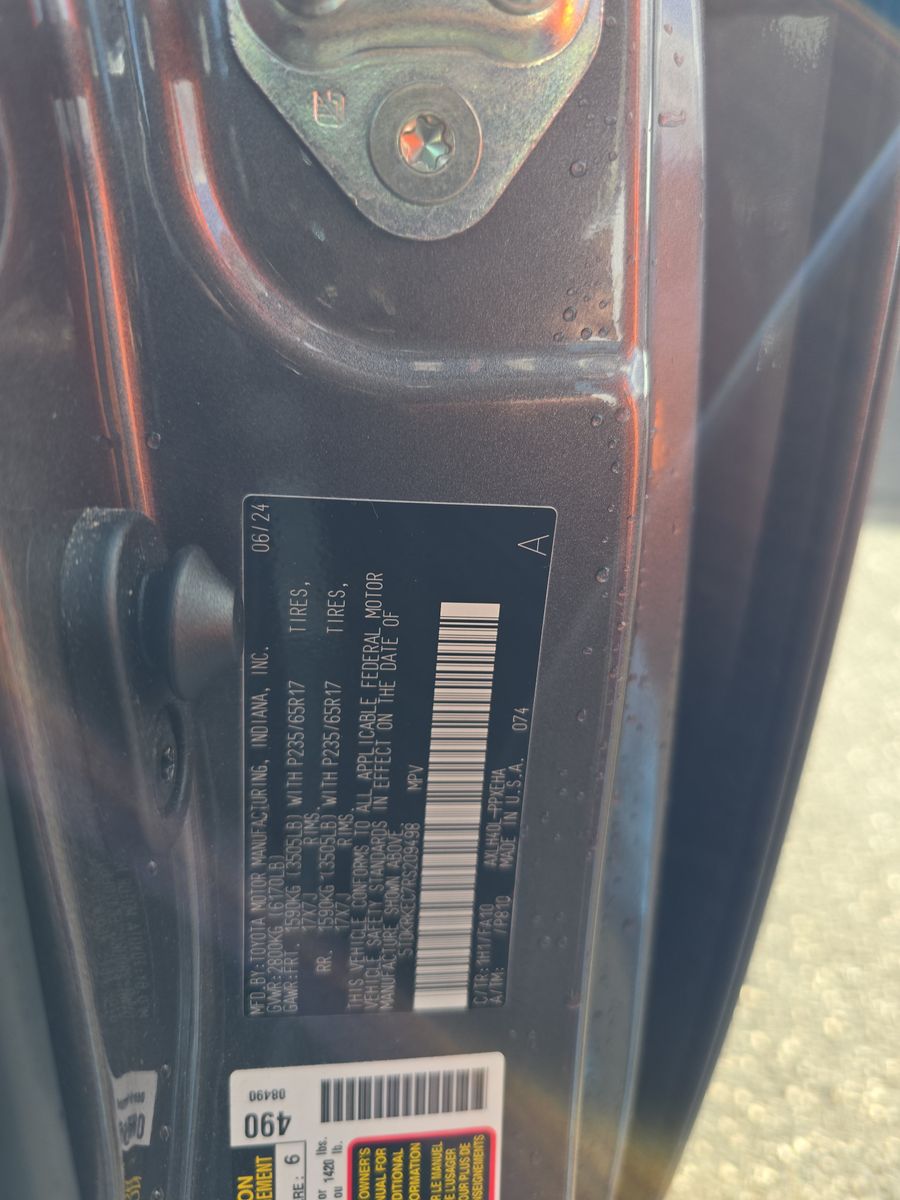 2024 Toyota Sienna LE FWD