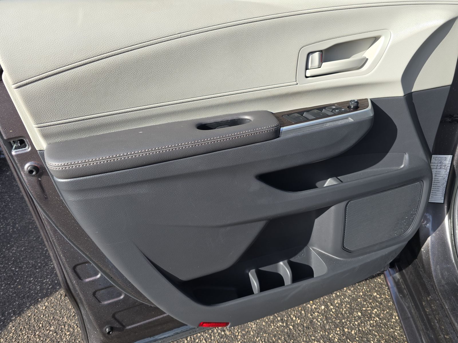 2024 Toyota Sienna LE FWD