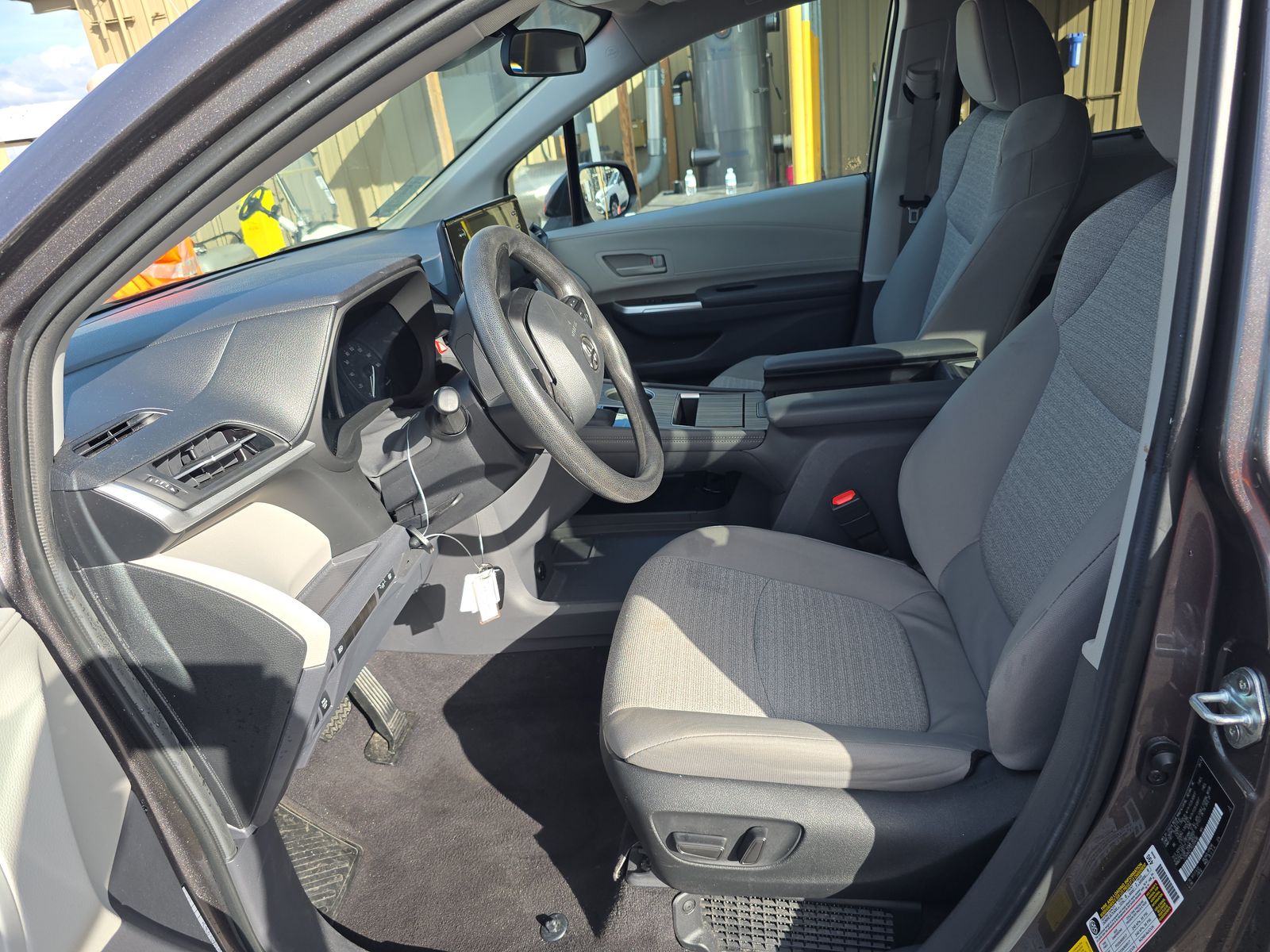 2024 Toyota Sienna LE FWD