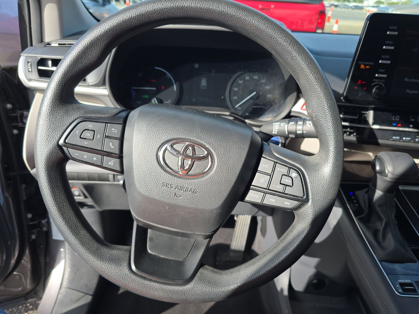 2024 Toyota Sienna LE FWD