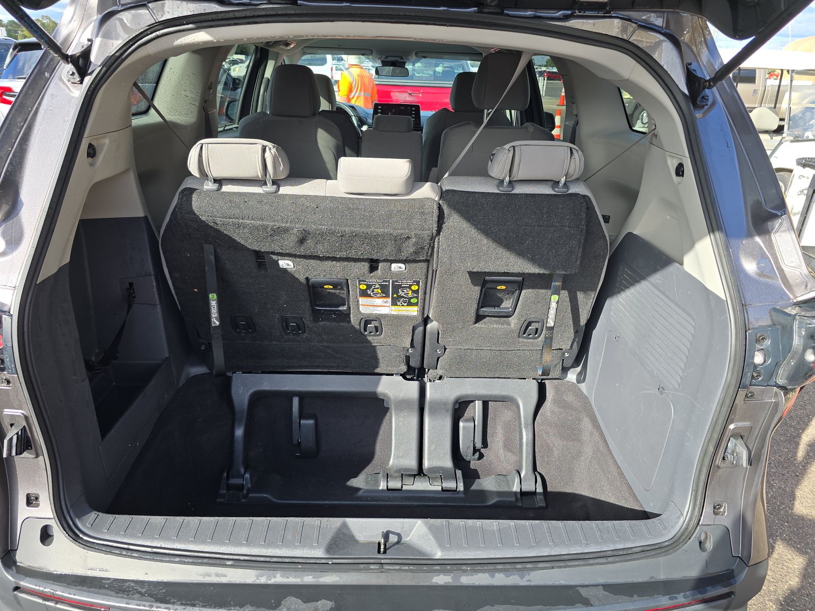 2024 Toyota Sienna LE FWD