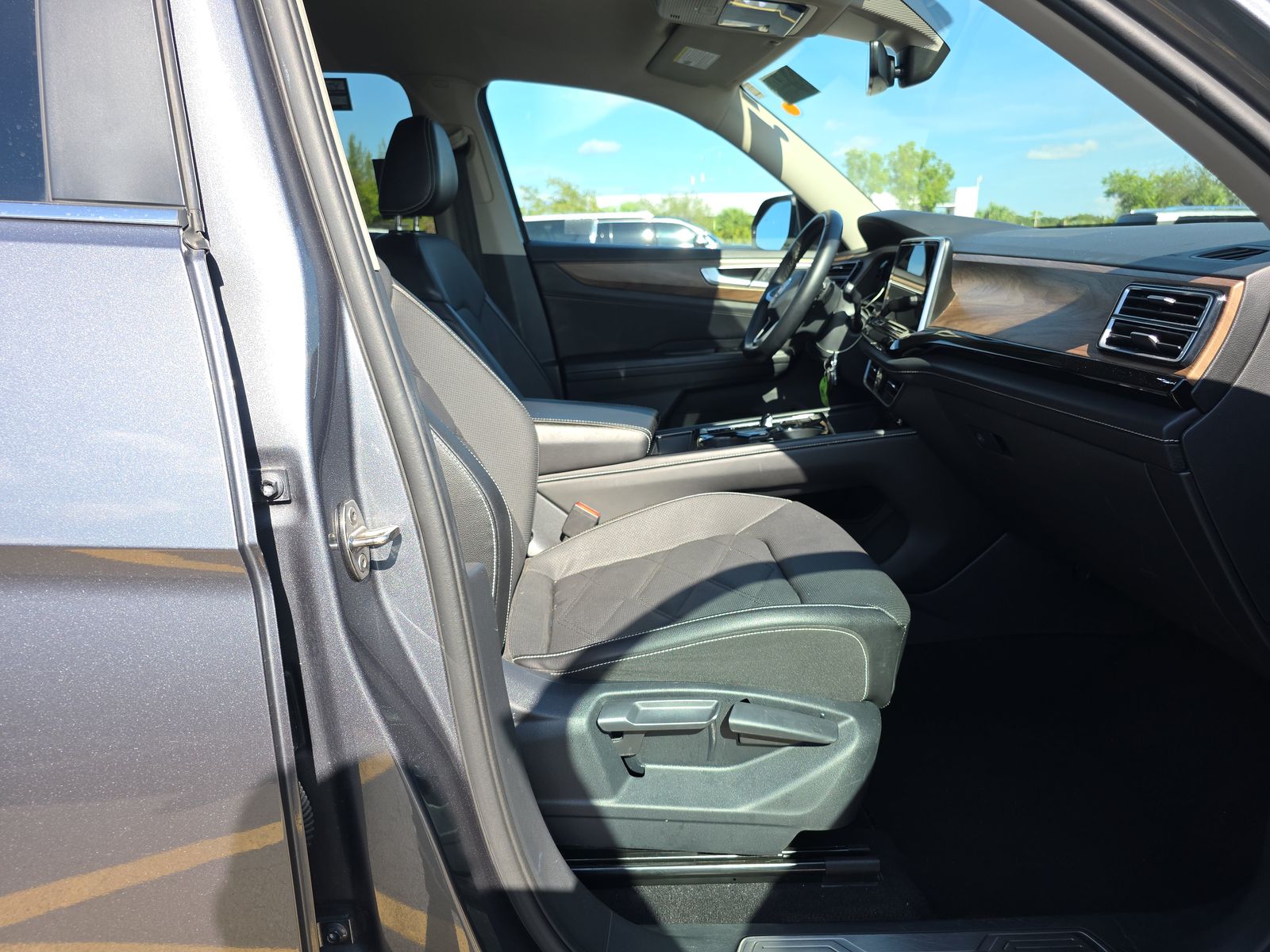 2024 Volkswagen Atlas 2.0T SE AWD