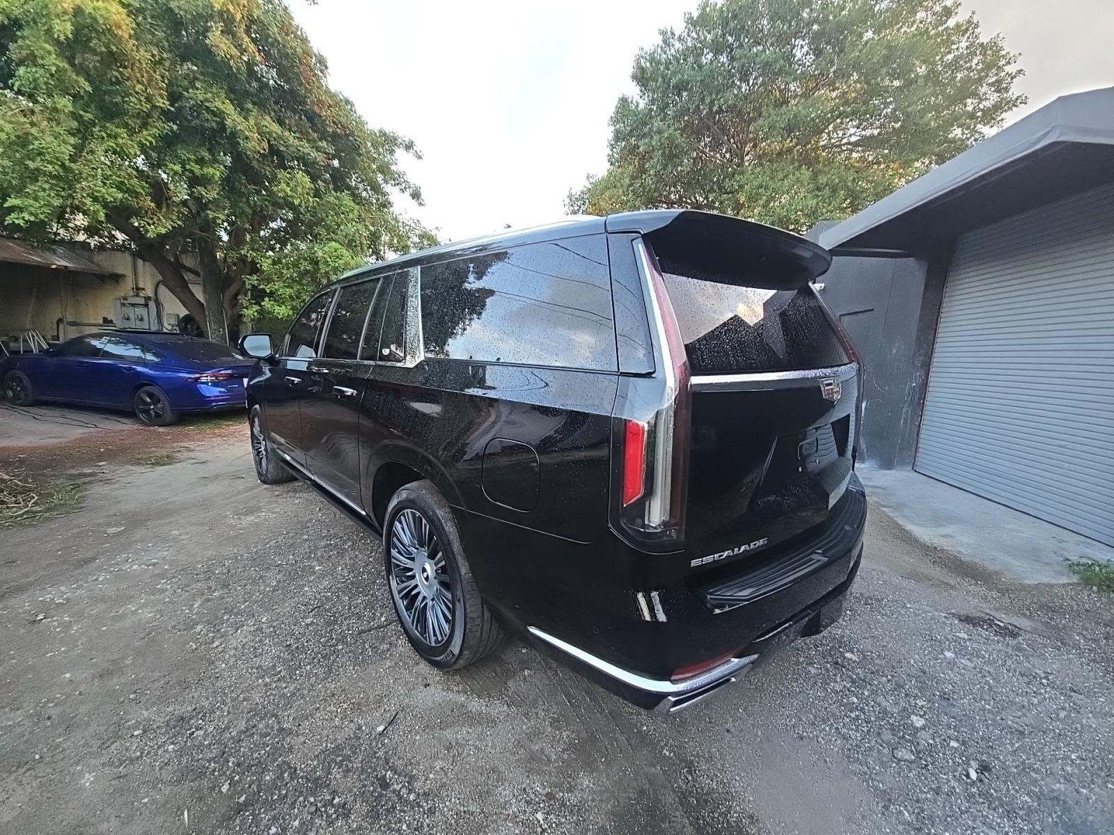 2022 Cadillac Escalade ESV Premium Luxury AWD