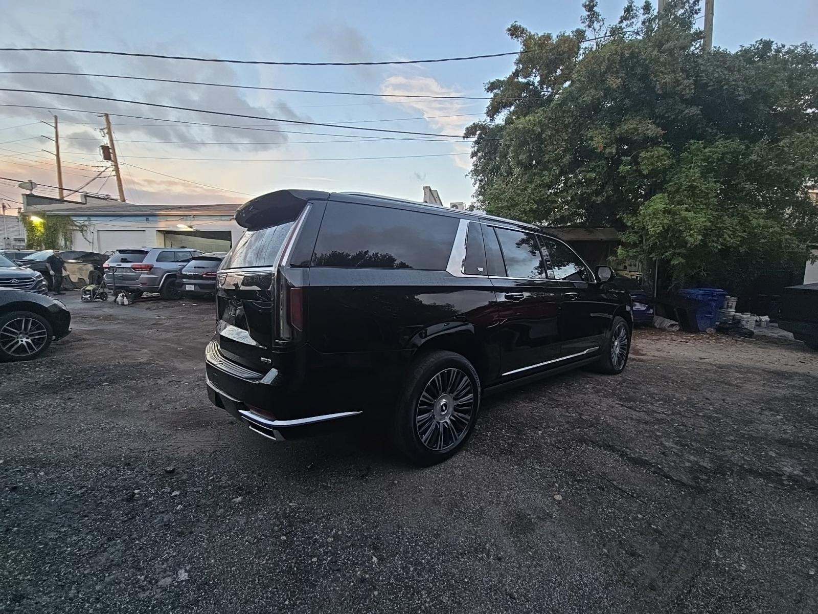 2022 Cadillac Escalade ESV Premium Luxury AWD
