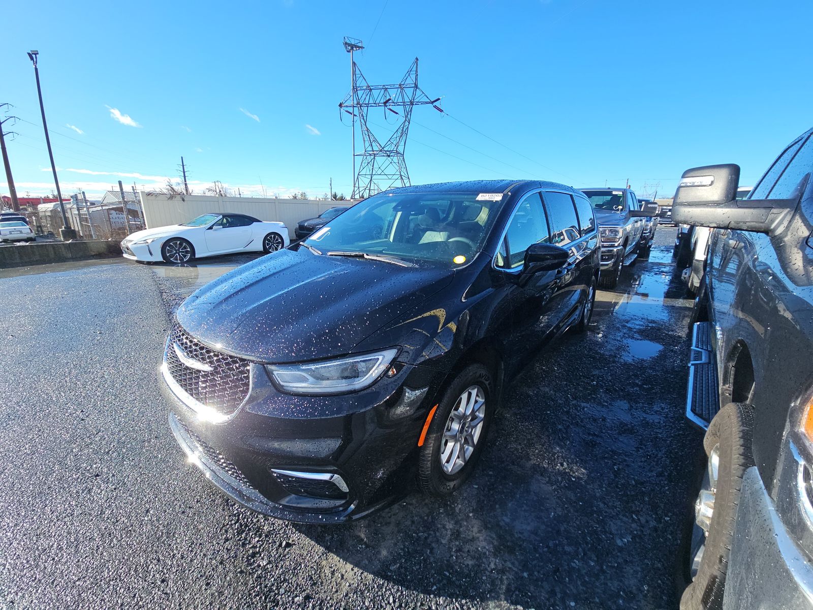 2024 Chrysler Pacifica Touring L's photo