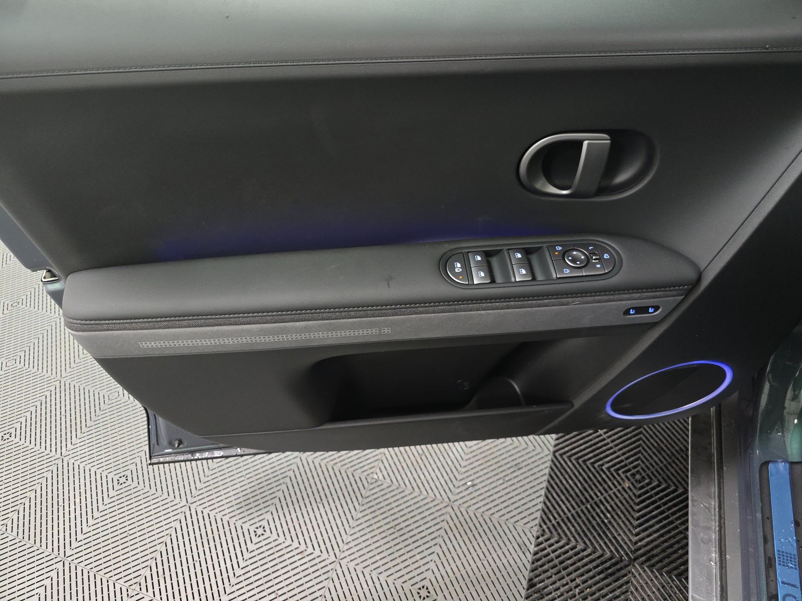 HYUNDAI LIMITED - 10